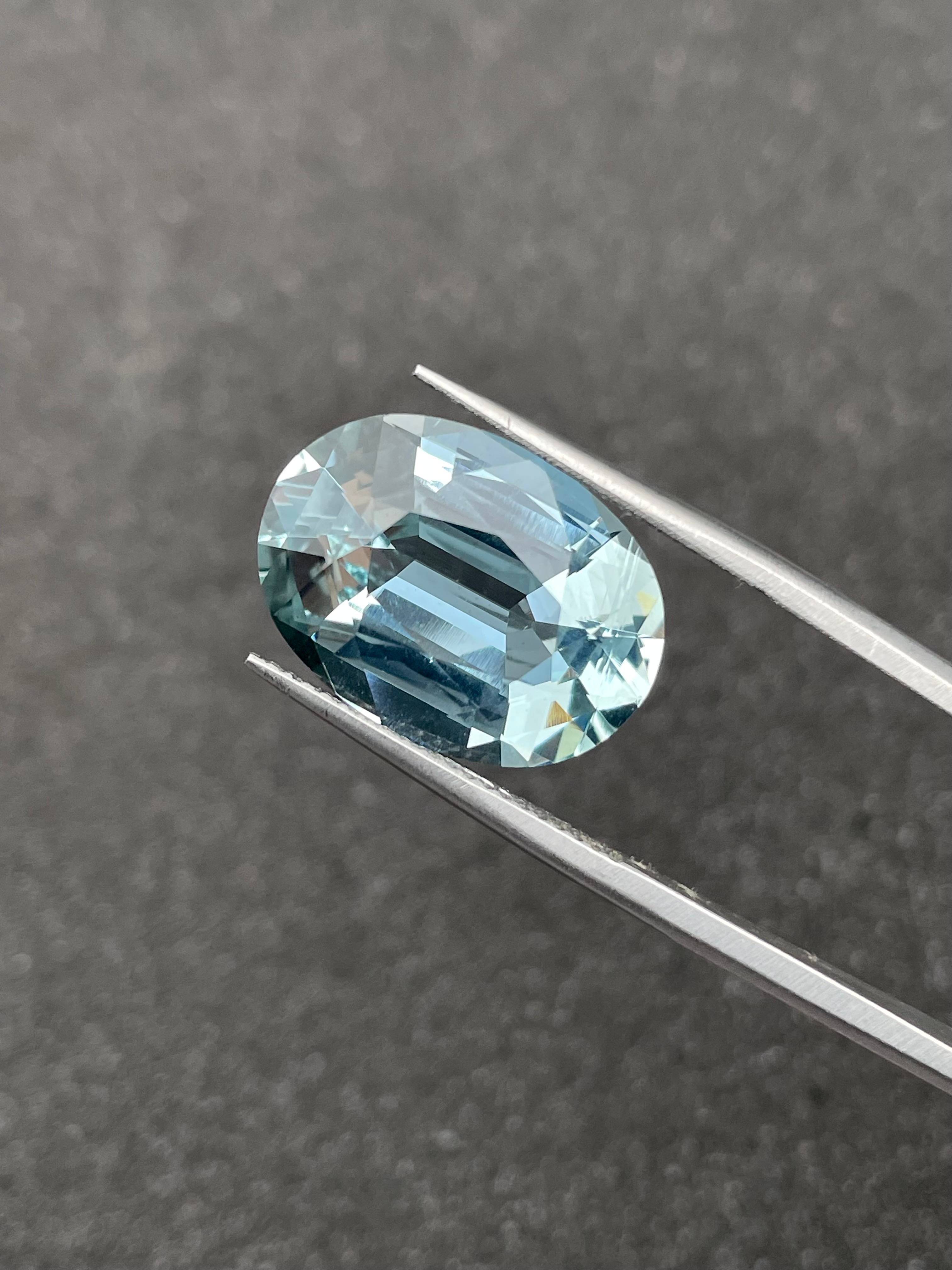 sky blue aquamarine, 10.85ct oval cut — view 5