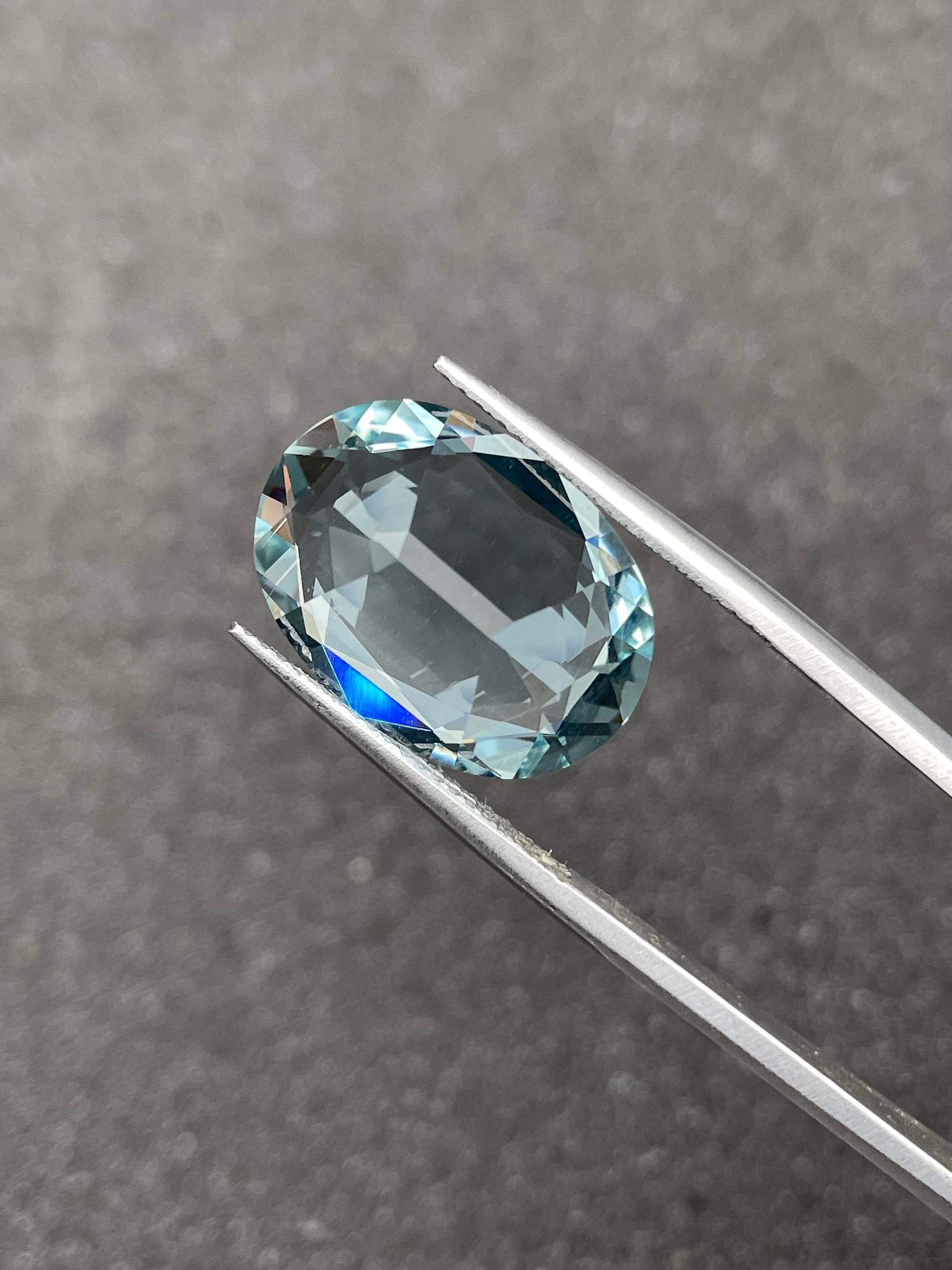 sky blue aquamarine, 10.85ct oval cut — view 6