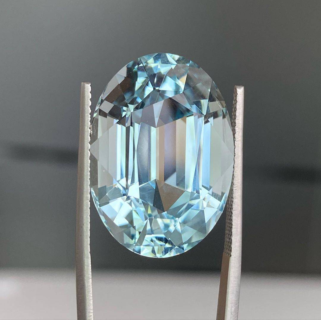 sky blue aquamarine, 28.04ct oval cut — view 5