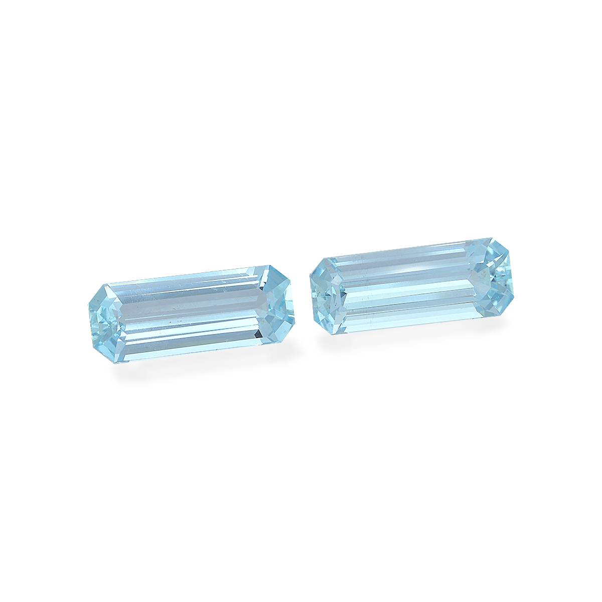 sky blue aquamarine, 8.26ct rectangular cut — view 3