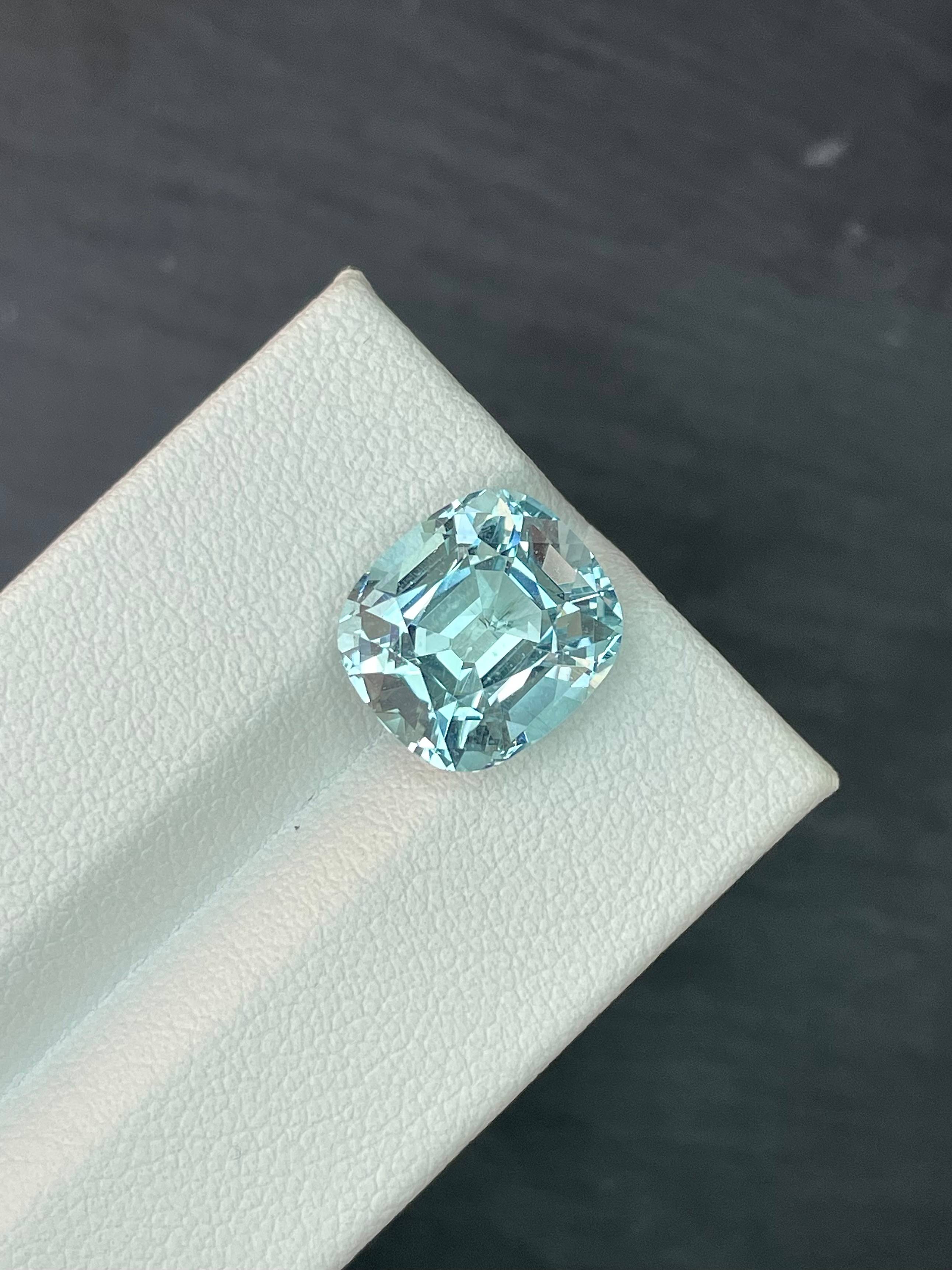 sky blue aquamarine, 5.94ct cushion cut — view 5
