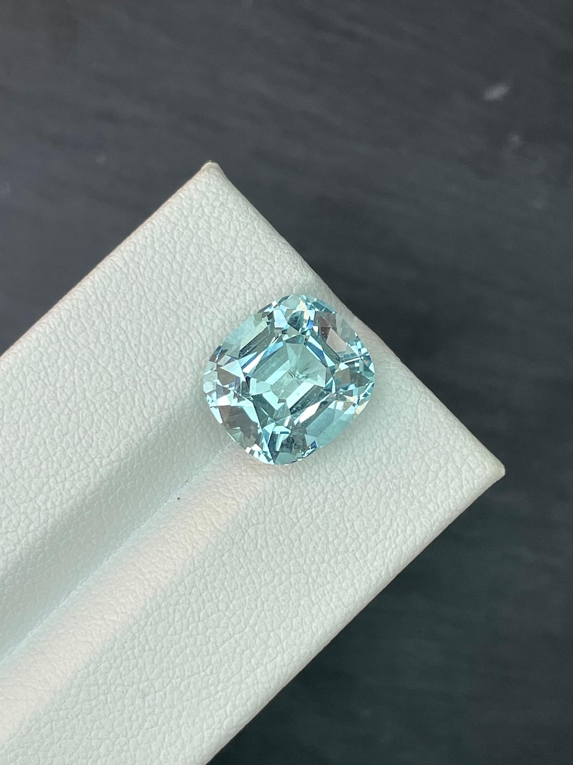 sky blue aquamarine, 5.94ct cushion cut — view 5