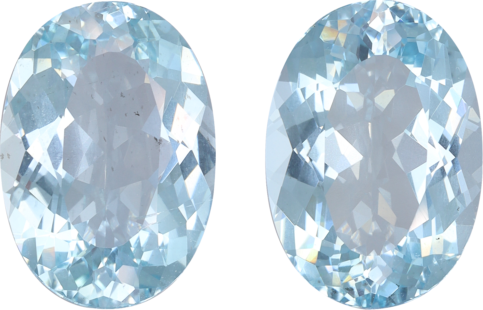 Oval cut aquamarine, 13.12 by 9.22 mm, shown at actual size