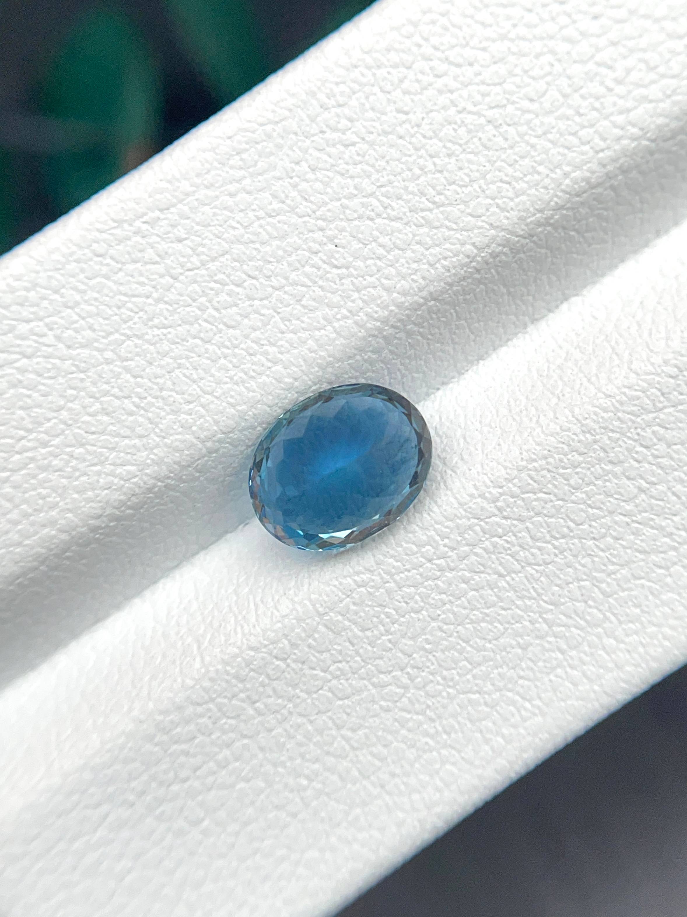 Santa Maria blue aquamarine, 1.95ct oval cut — view 6