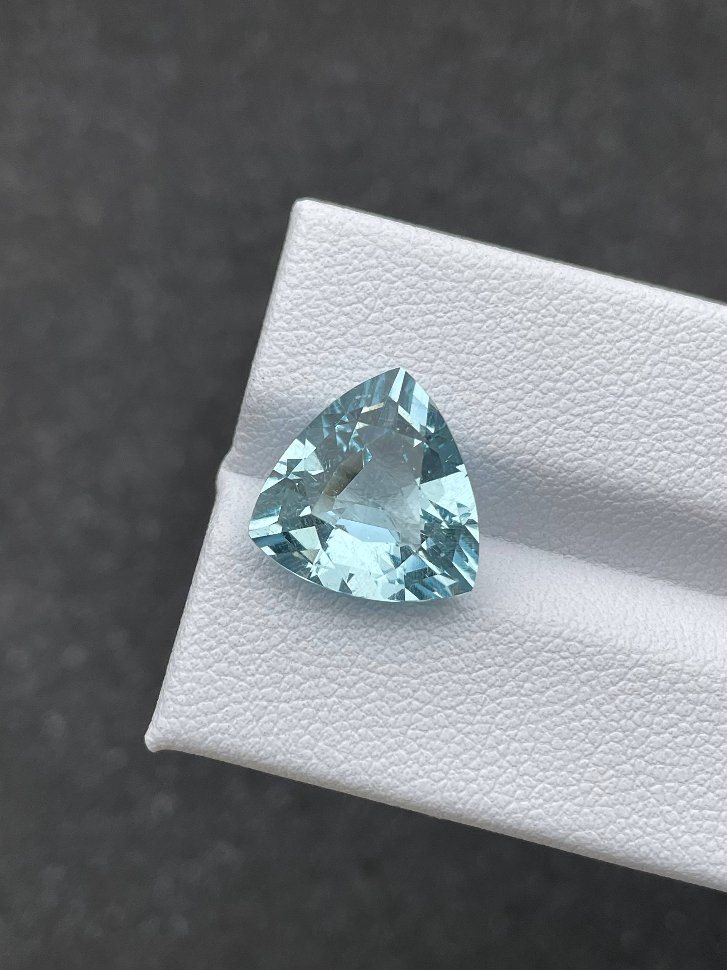 baby blue aquamarine, 5.65ct trilliant cut — view 5