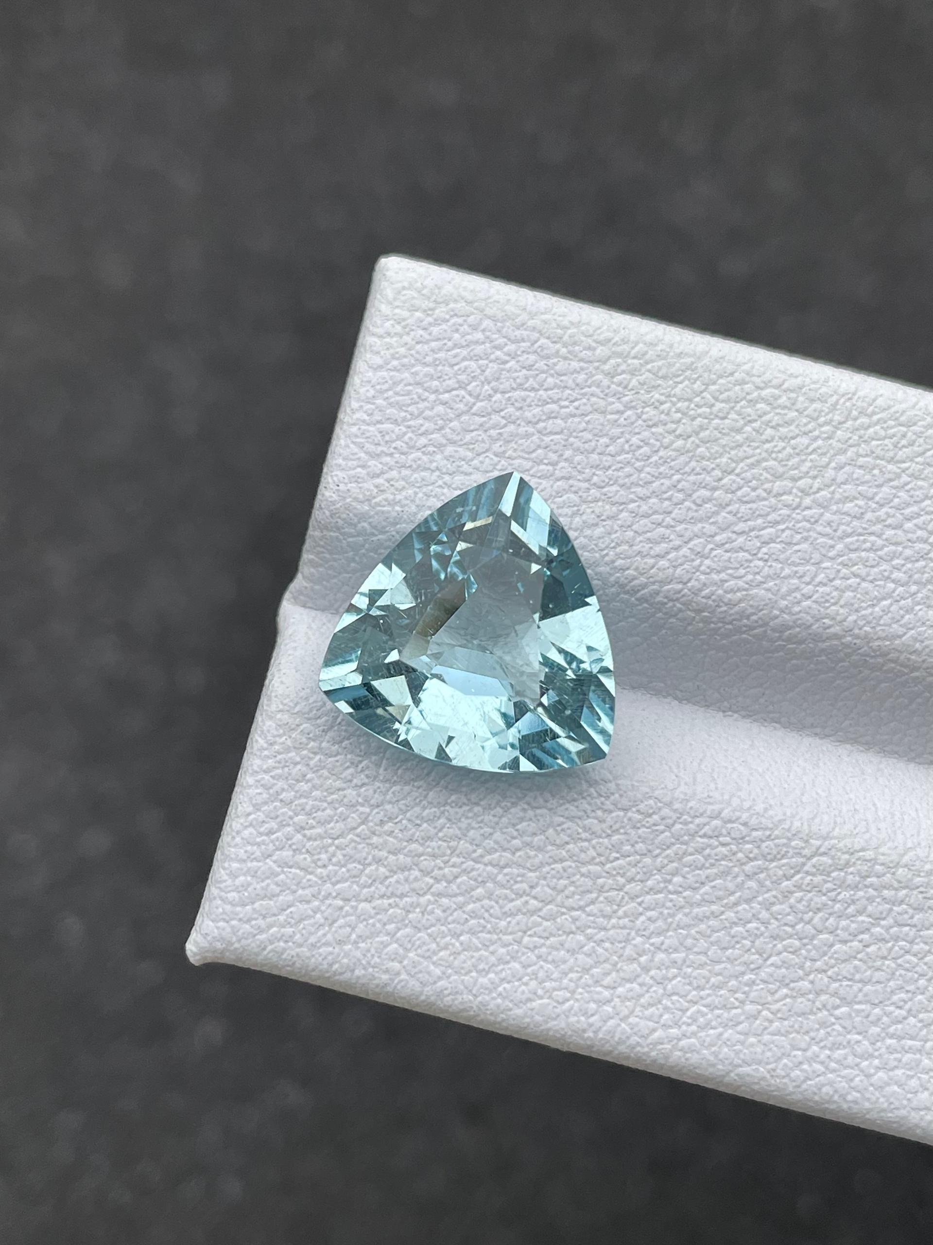baby blue aquamarine, 5.65ct trilliant cut — view 5