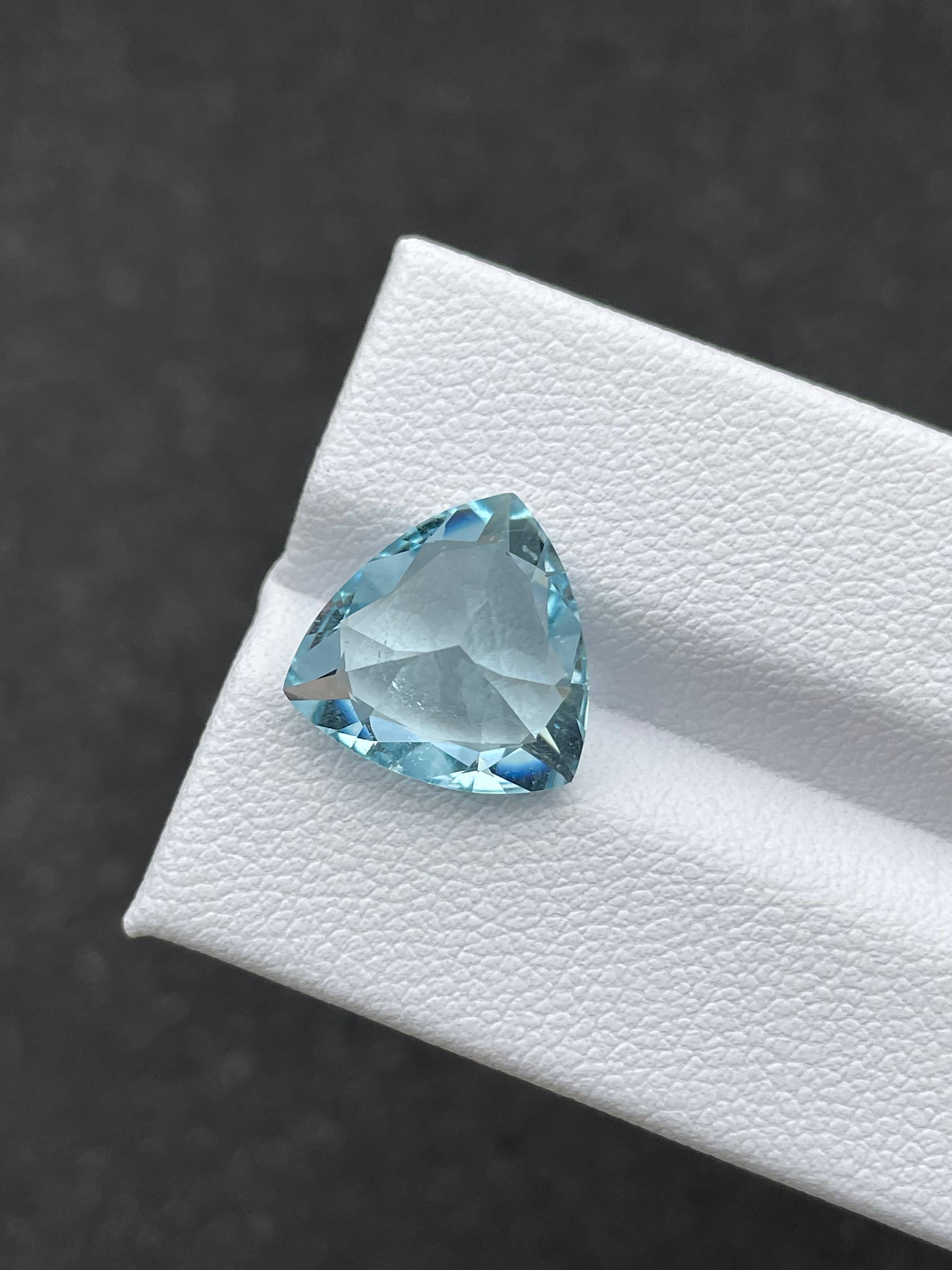 baby blue aquamarine, 5.65ct trilliant cut — view 6