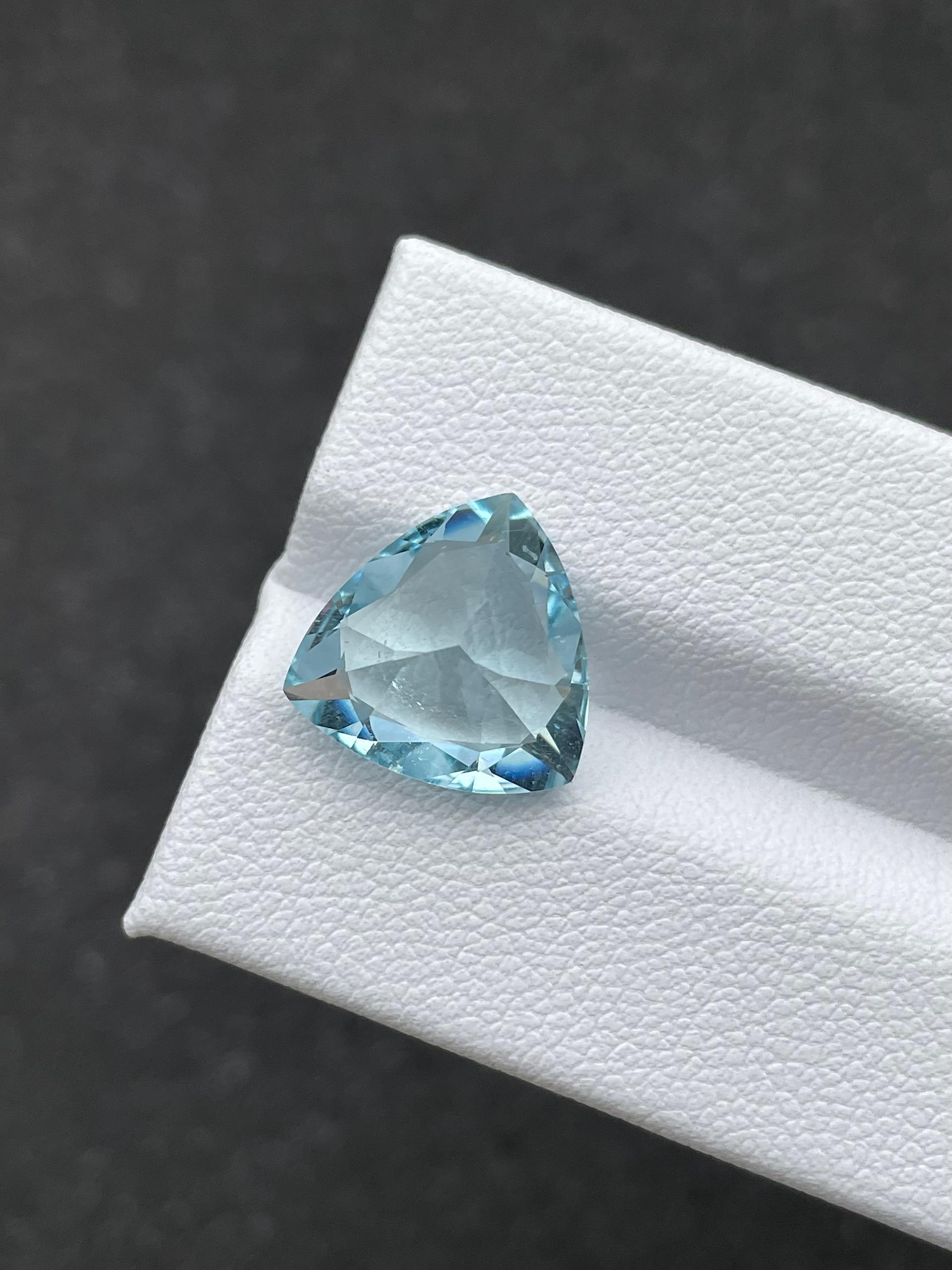 baby blue aquamarine, 5.65ct trilliant cut — view 6