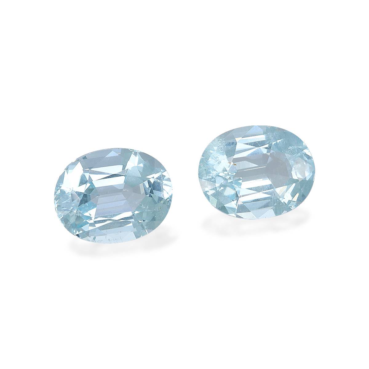 sky blue aquamarine, 12.16ct oval cut — view 3