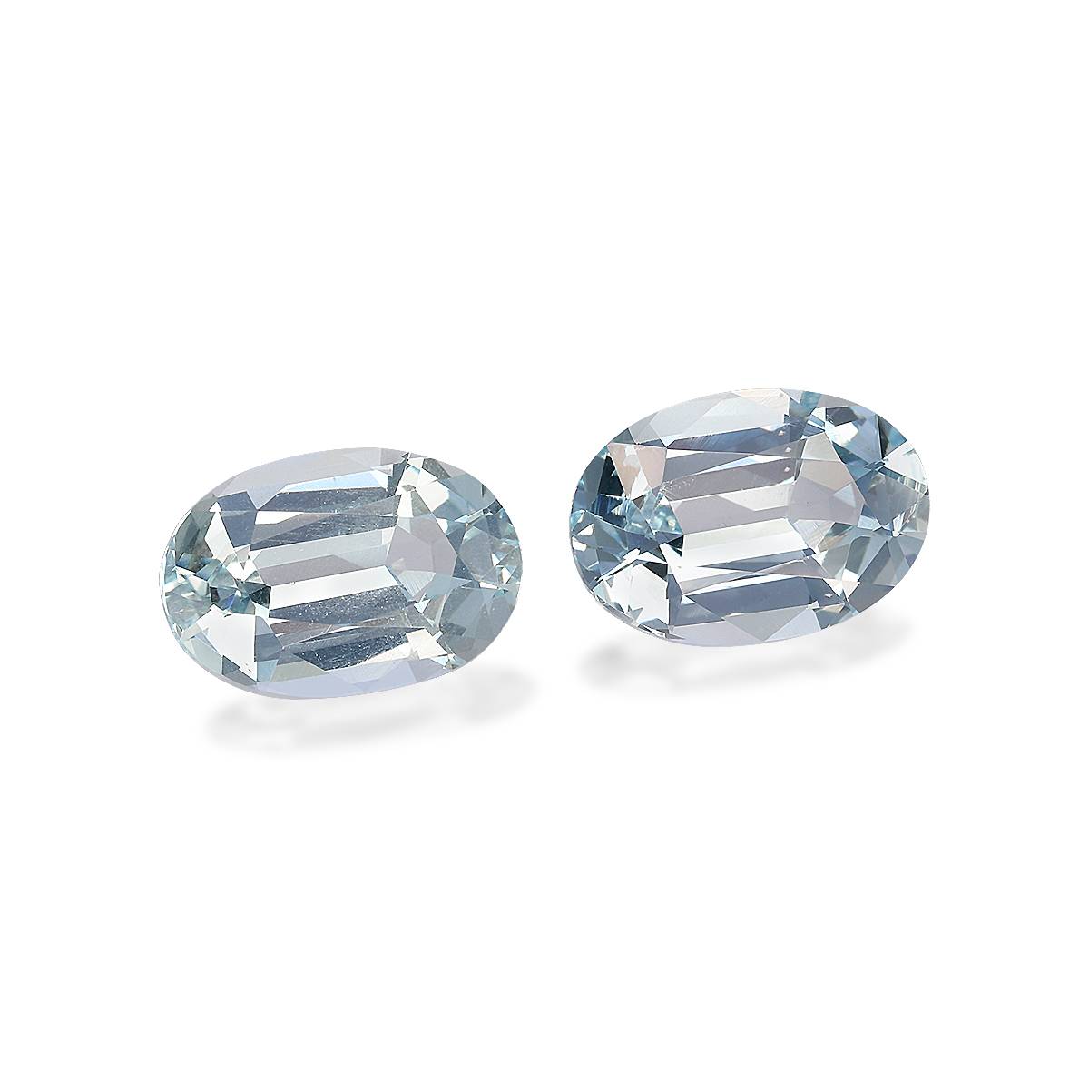 sky blue aquamarine, 8.23ct oval cut — view 3