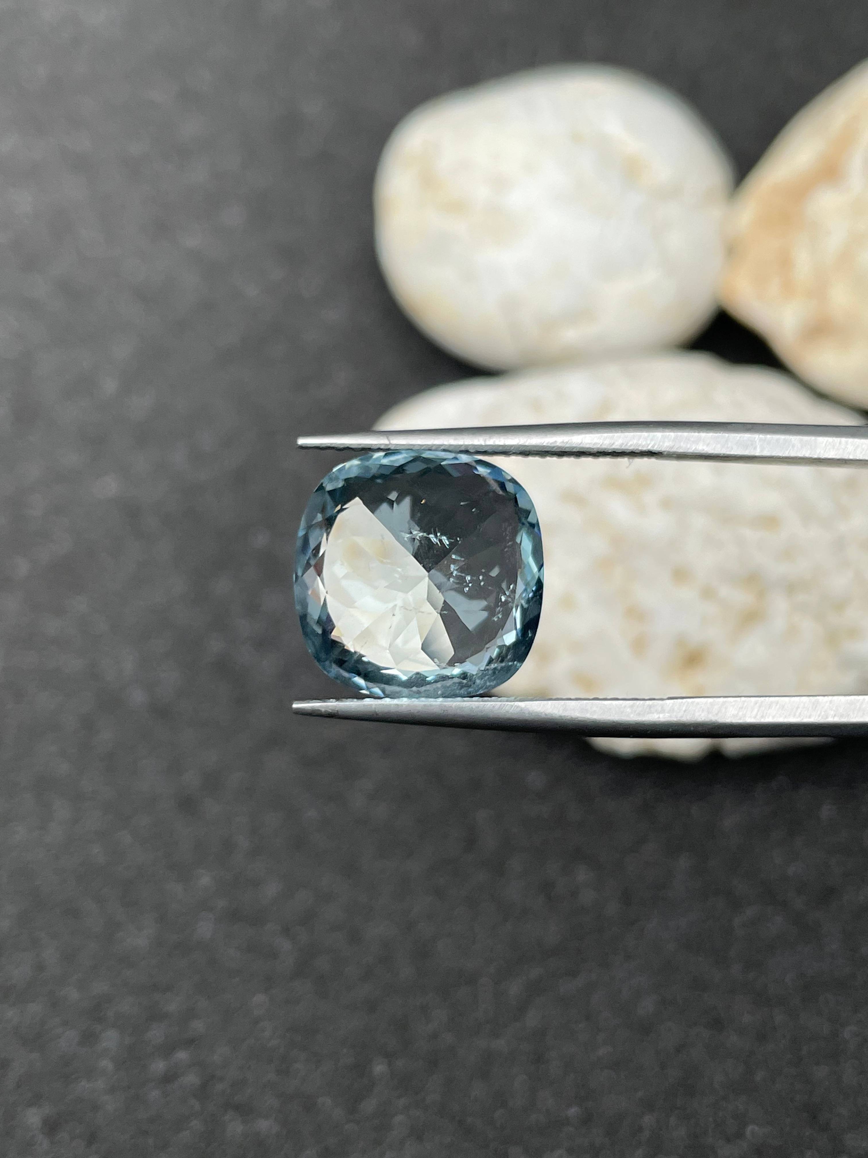 sky blue aquamarine, 6.71ct cushion cut — view 5