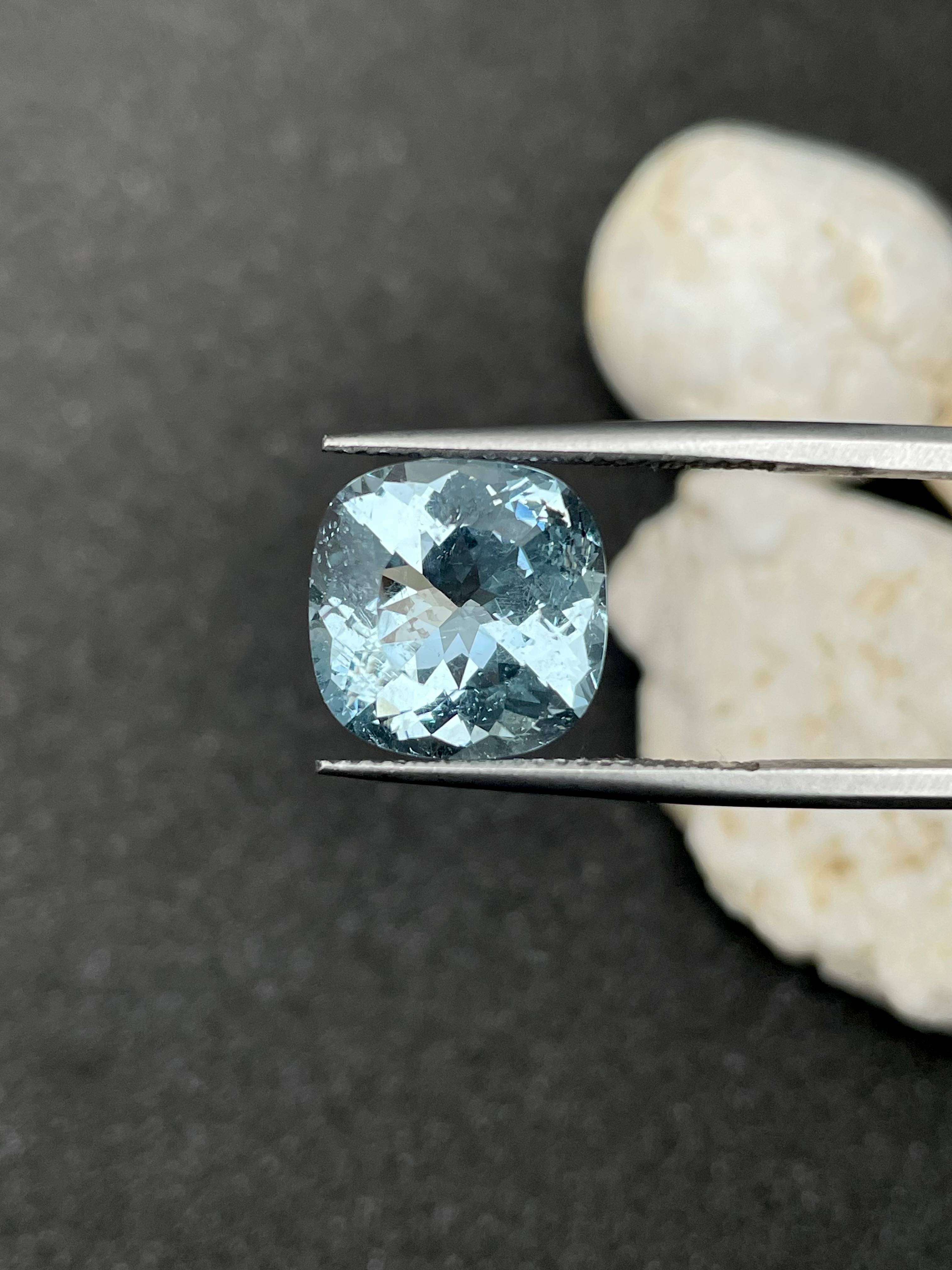 sky blue aquamarine, 6.71ct cushion cut — view 6