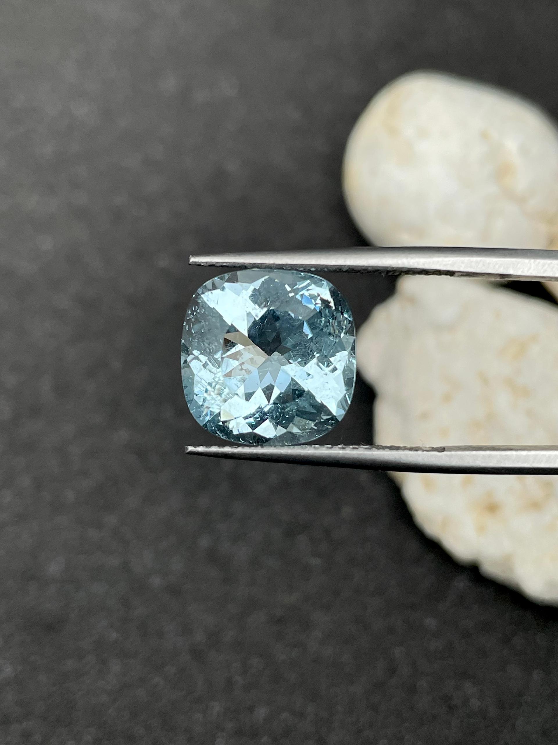 sky blue aquamarine, 6.71ct cushion cut — view 6