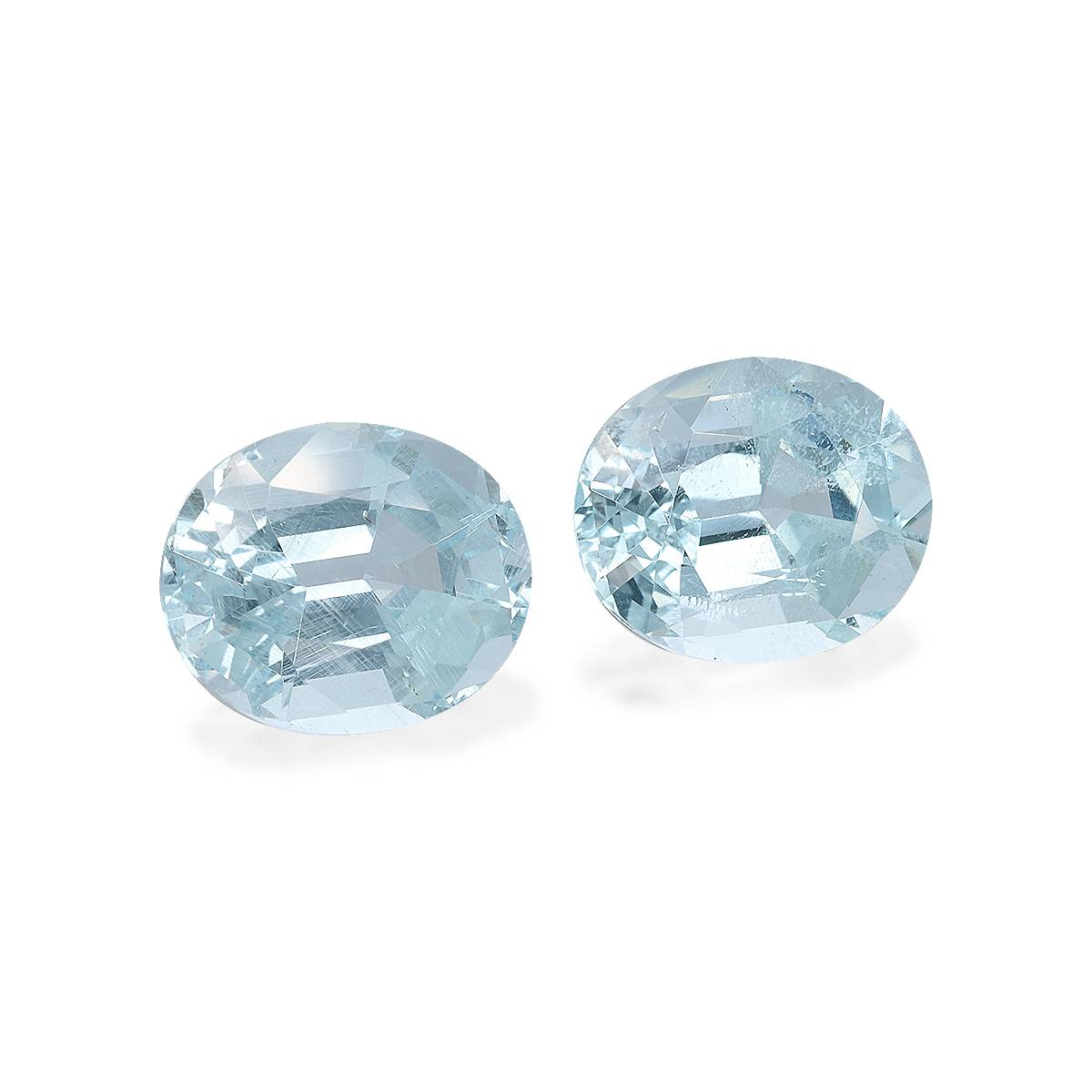 sky blue aquamarine, 9.87ct oval cut — view 3
