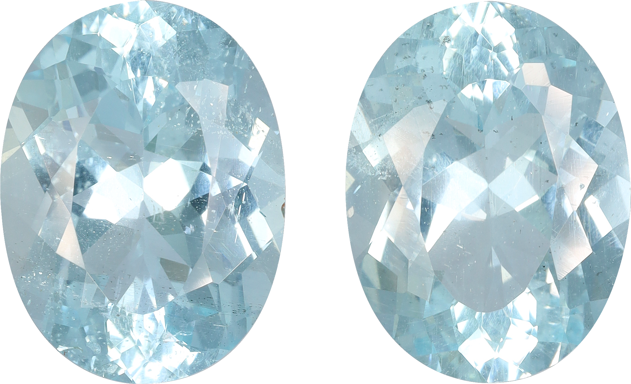 Oval cut aquamarine, 14.03 by 10.51 mm, shown at actual size