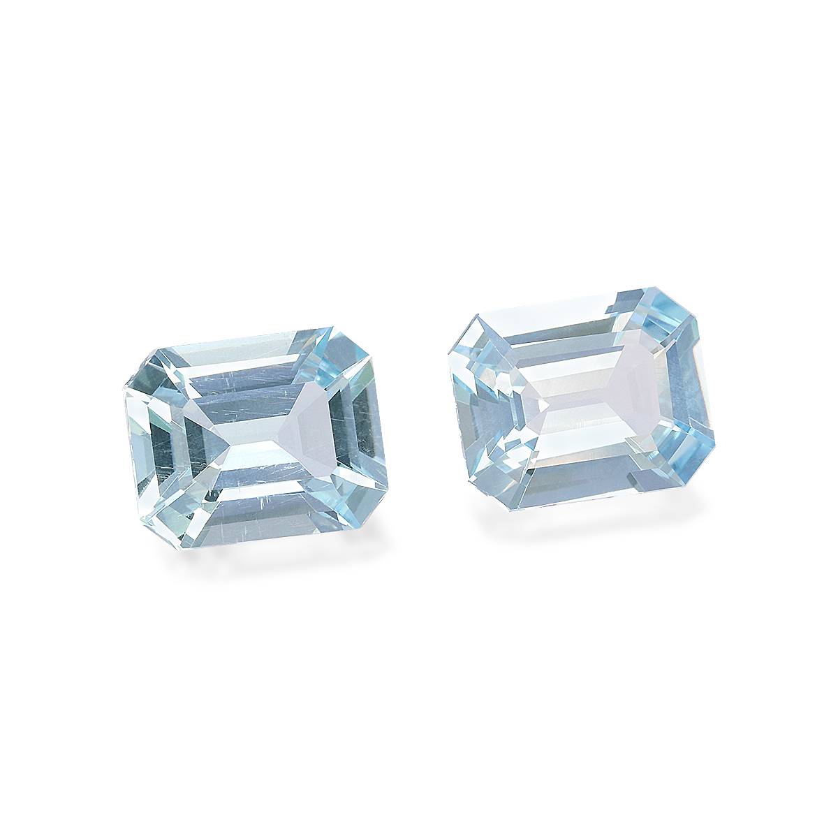 sky blue aquamarine, 5.51ct rectangular cut — view 3