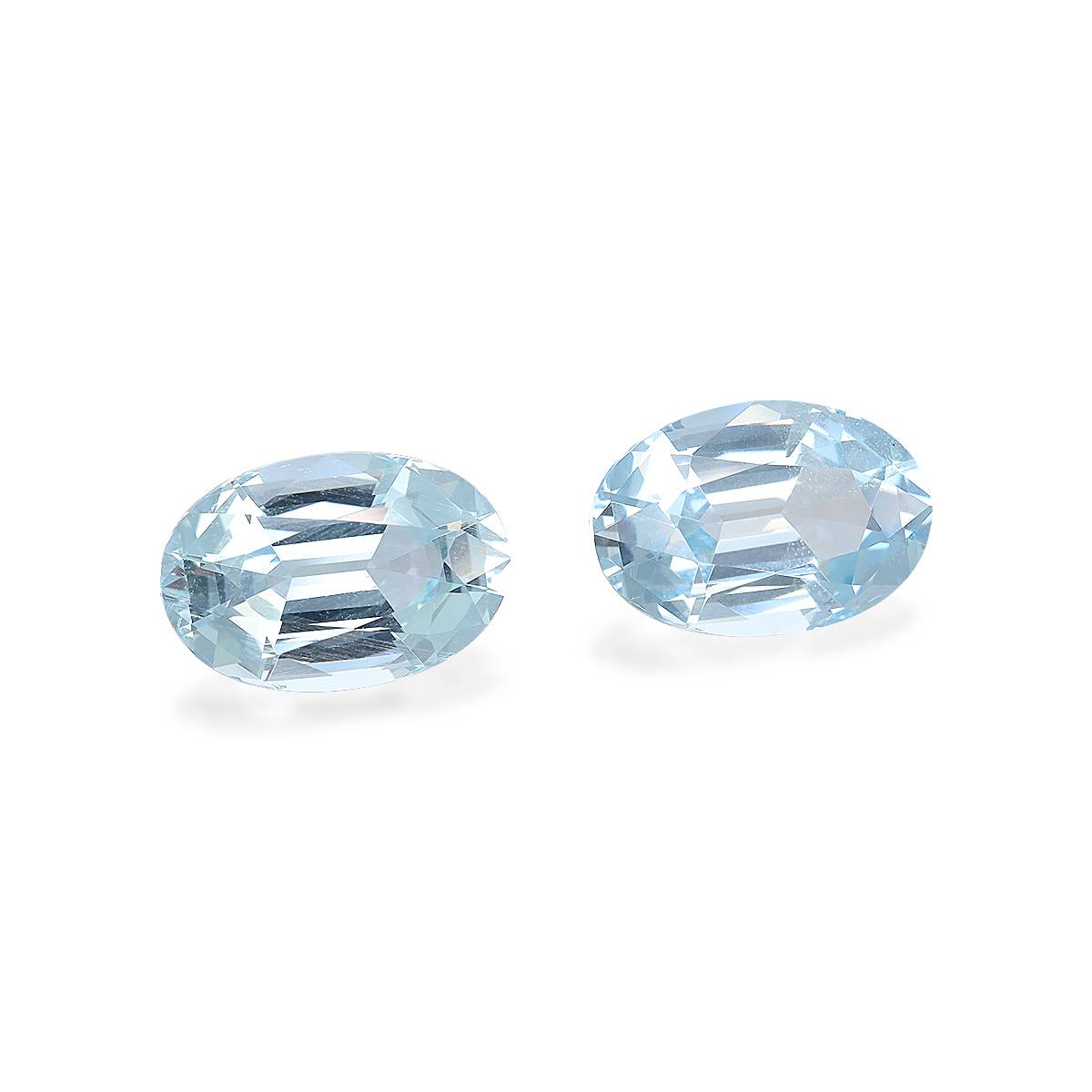 sky blue aquamarine, 23.52ct oval cut — view 3