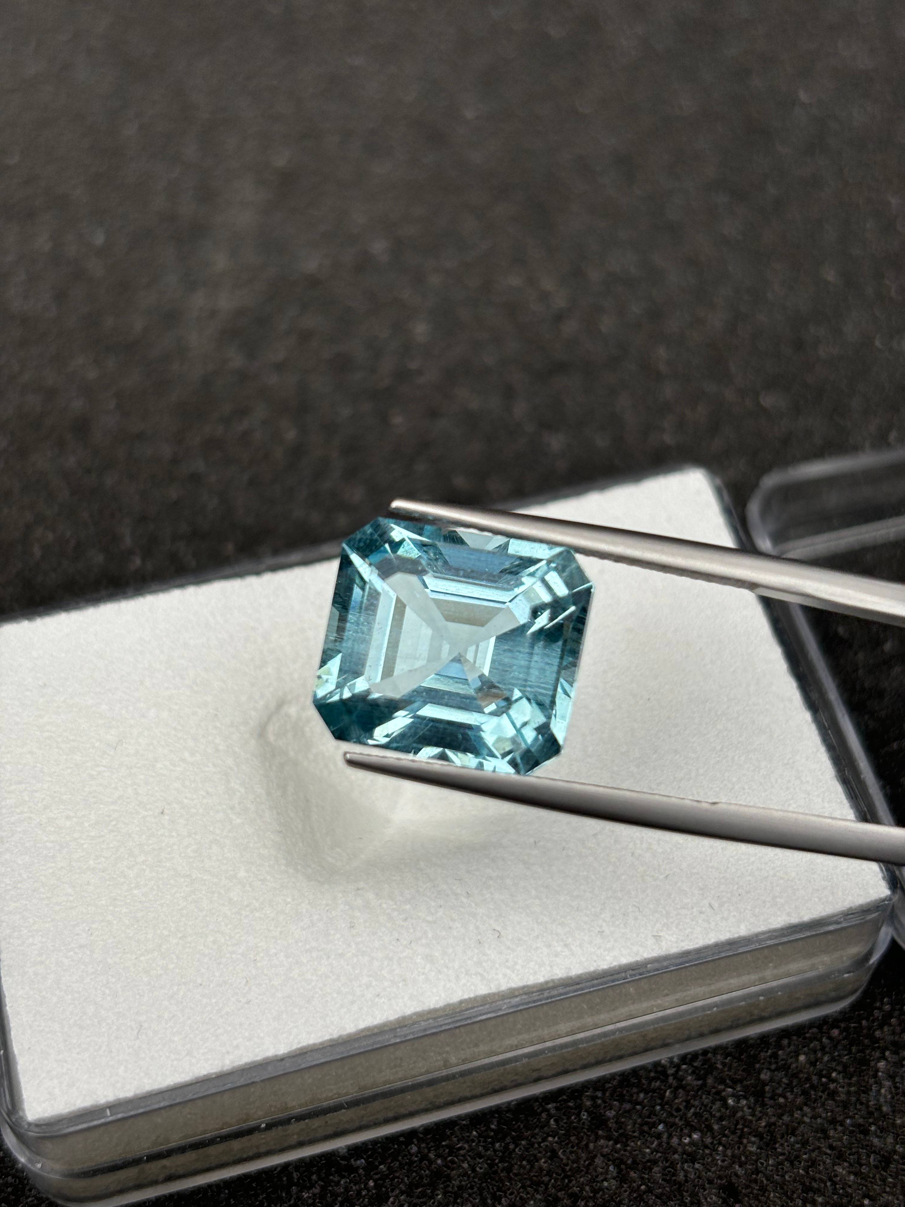 sky blue aquamarine, 12.14ct rectangular cut — view 5