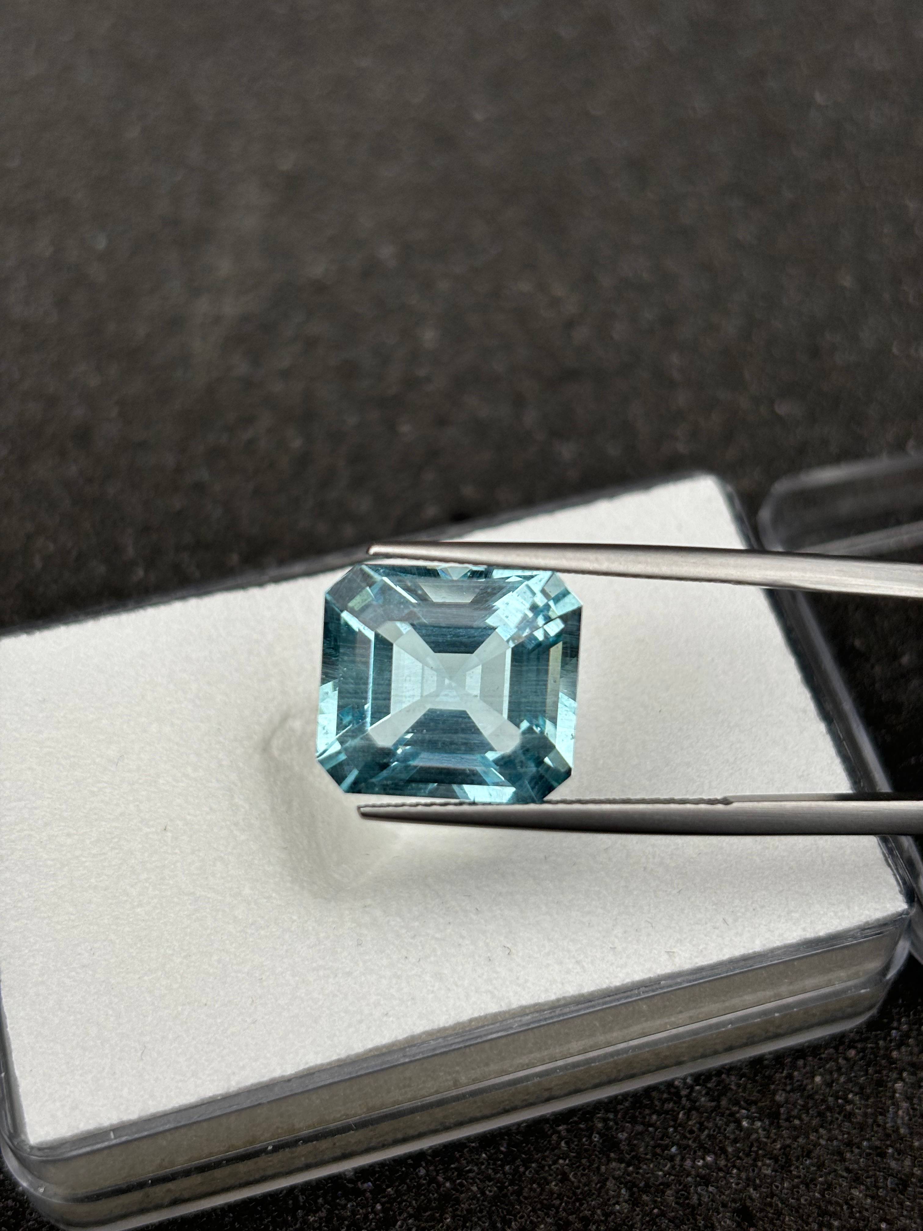 sky blue aquamarine, 12.14ct rectangular cut — view 6
