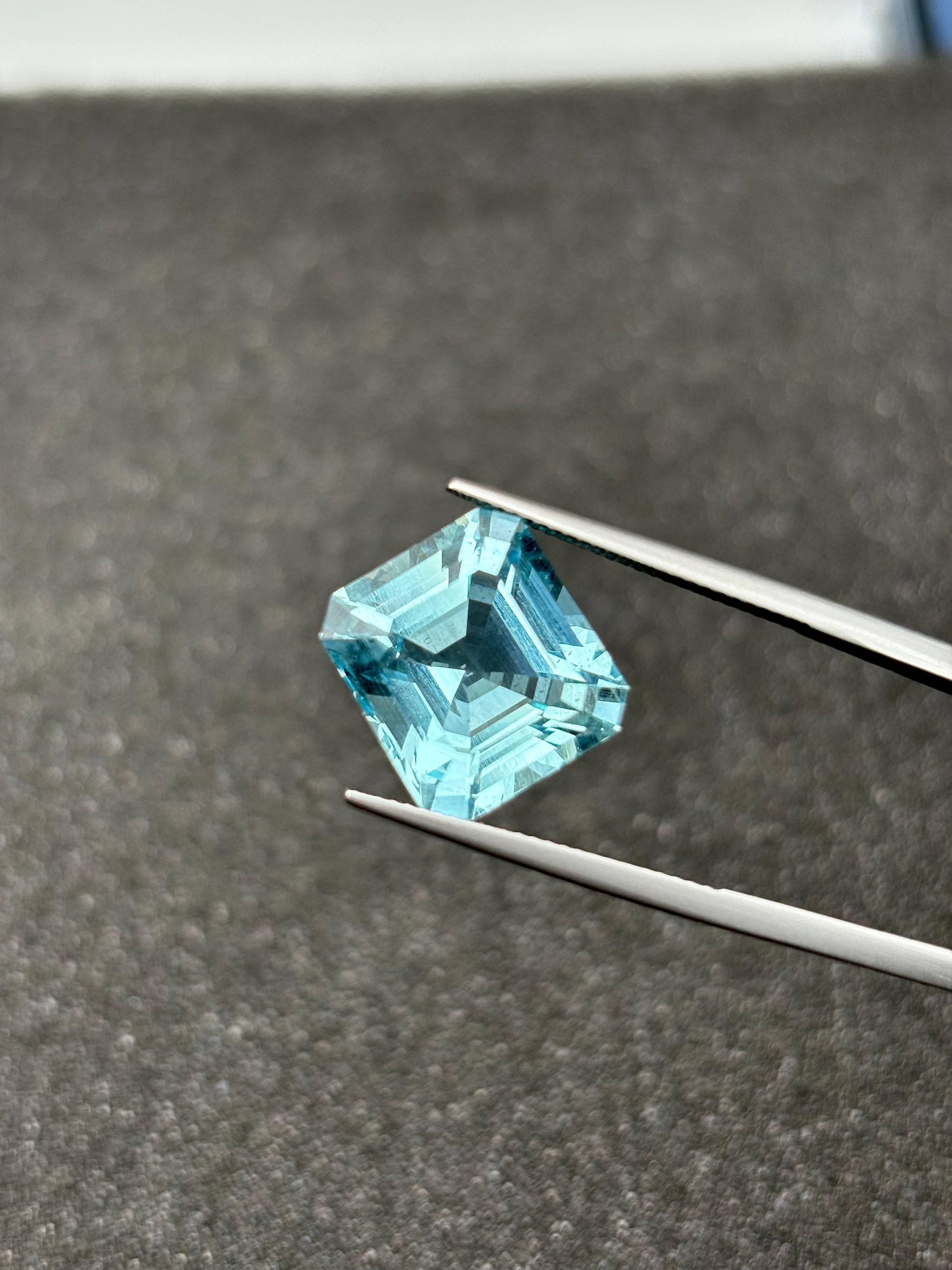 sky blue aquamarine, 12.14ct rectangular cut — view 7