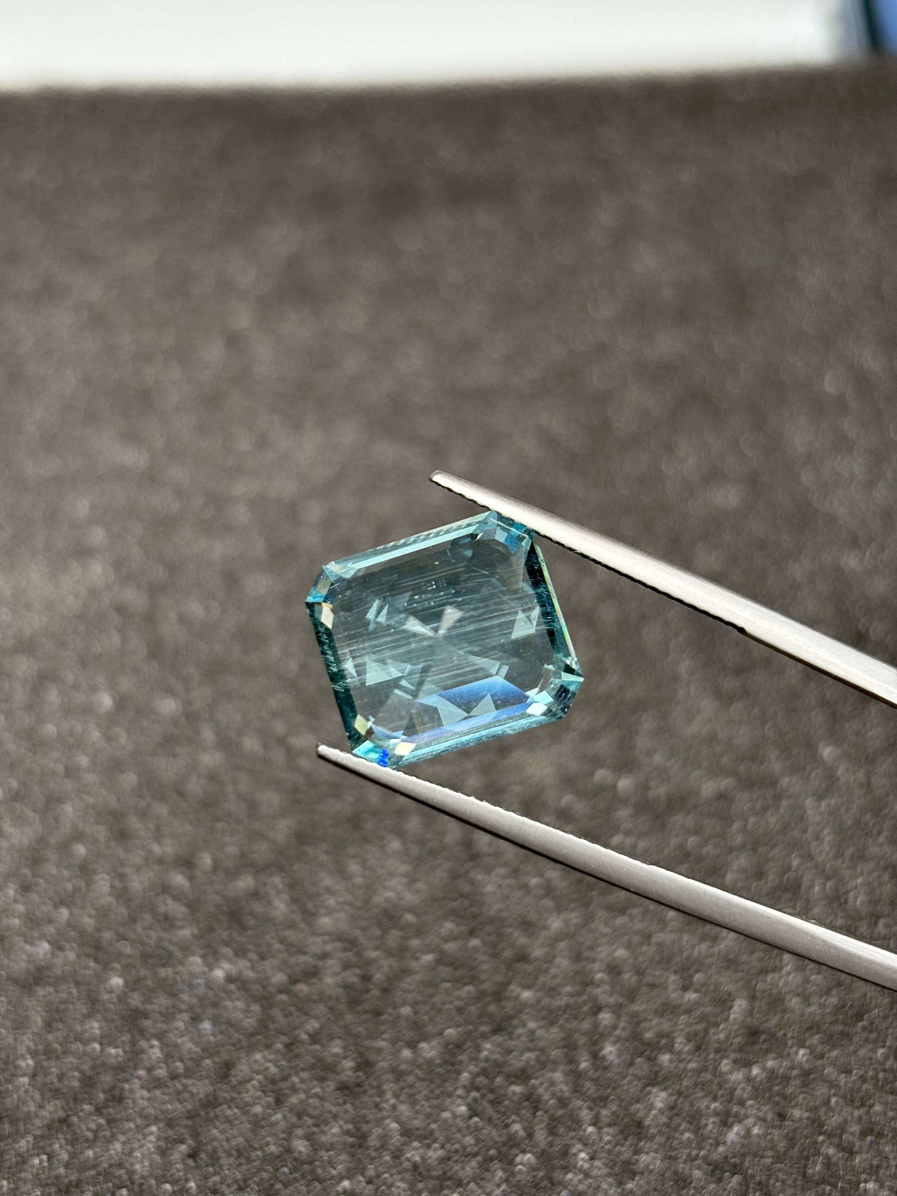 sky blue aquamarine, 12.14ct rectangular cut — view 8