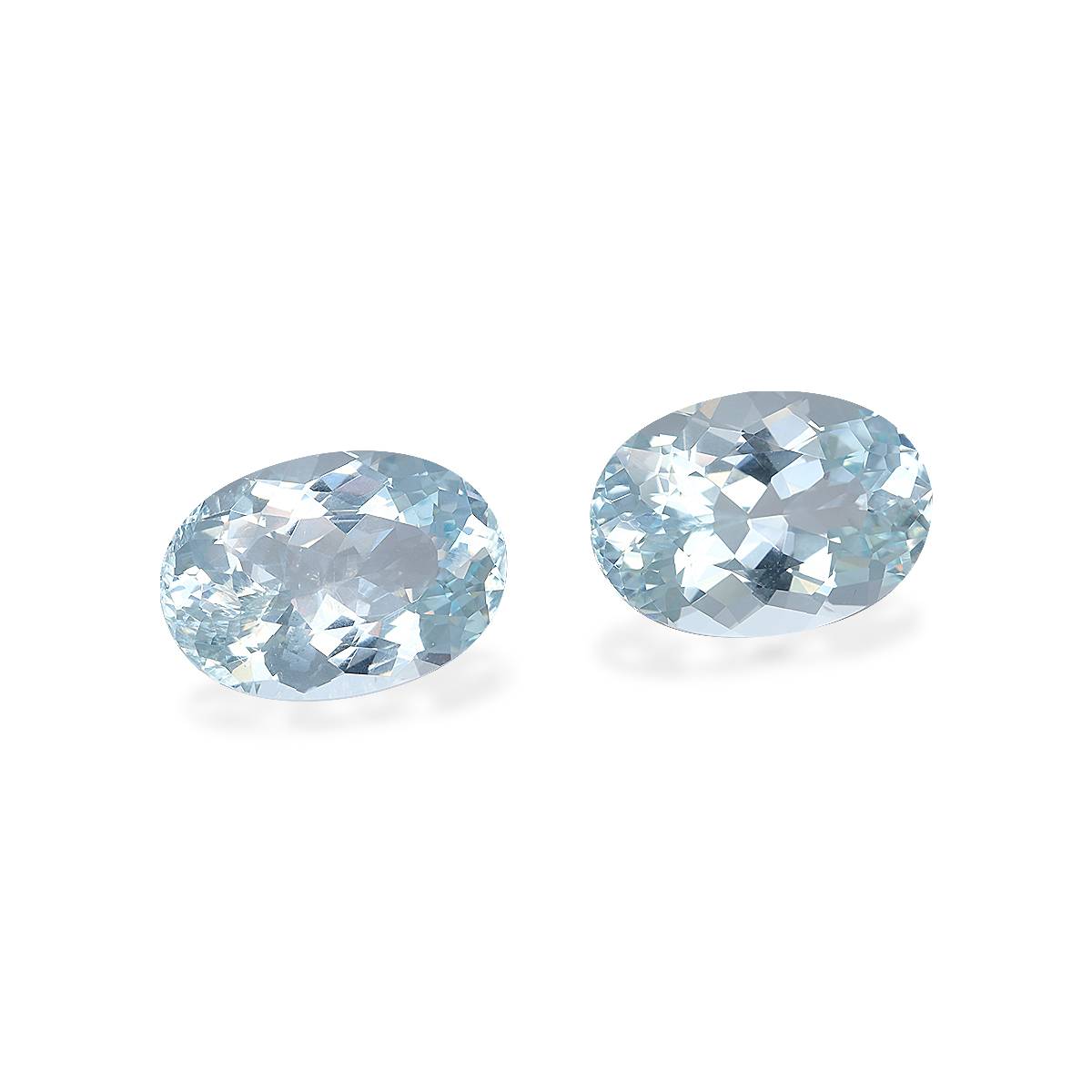 sky blue aquamarine, 15.01ct oval cut — view 3