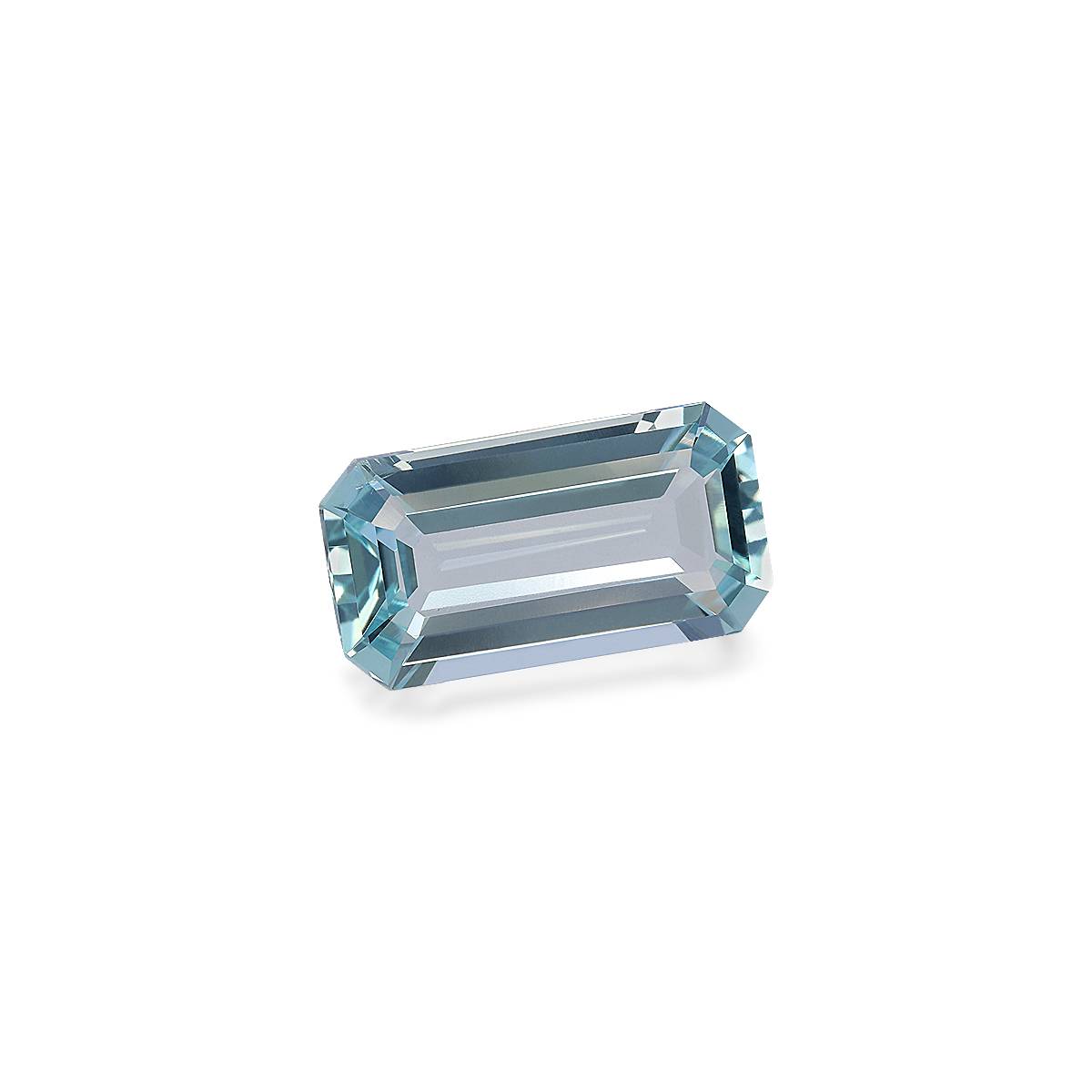 sky blue aquamarine, 4.21ct rectangular cut — view 3