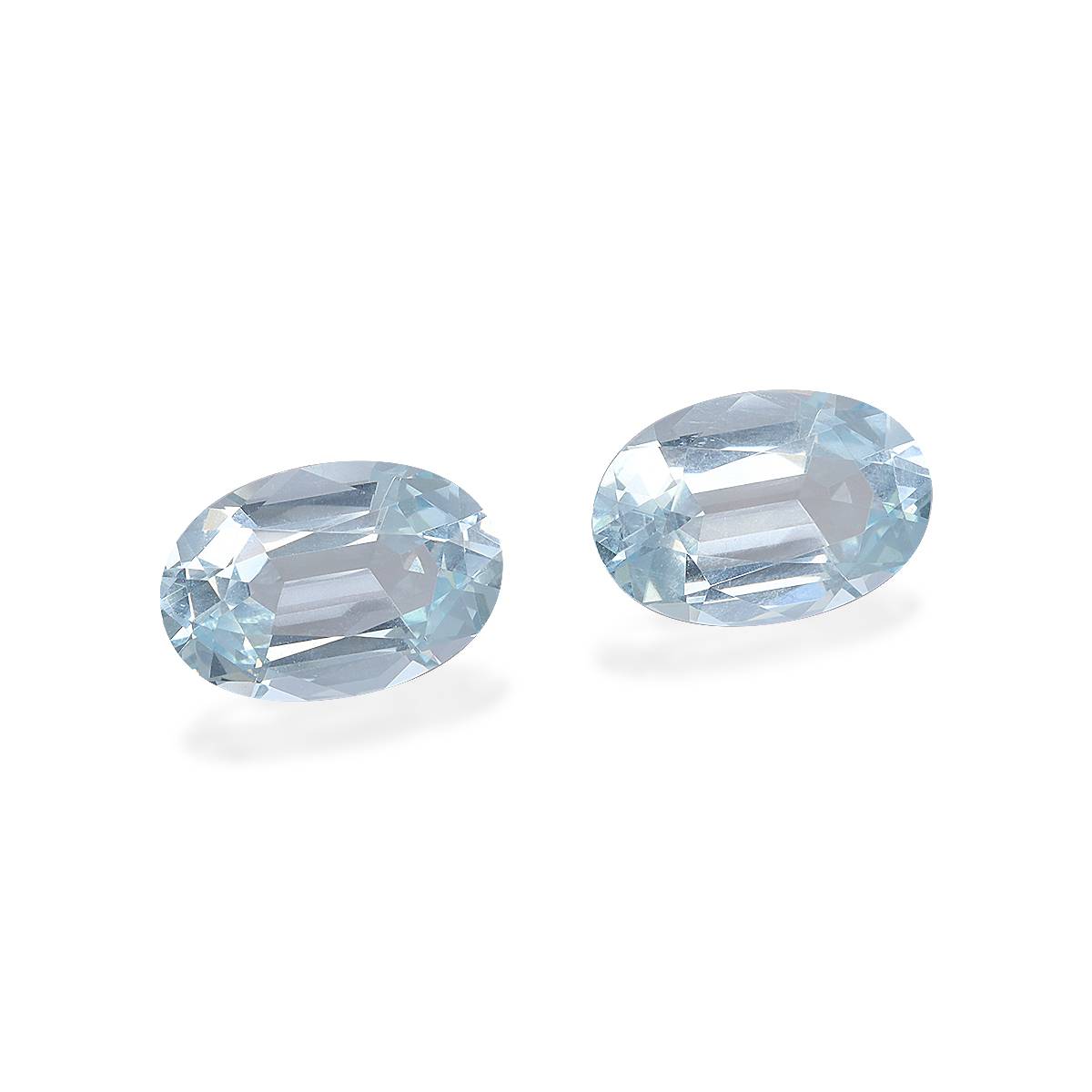 sky blue aquamarine, 8.91ct oval cut — view 3