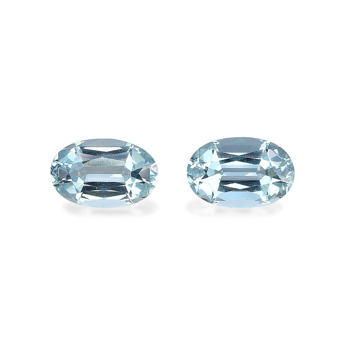 sky blue aquamarine, 8.25ct oval cut — main view