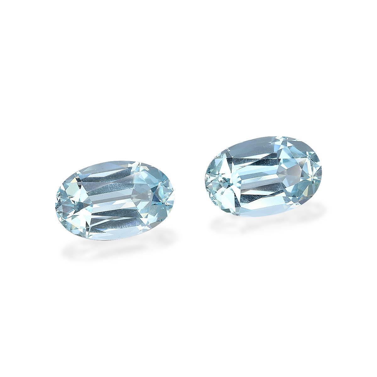 sky blue aquamarine, 8.25ct oval cut — view 3