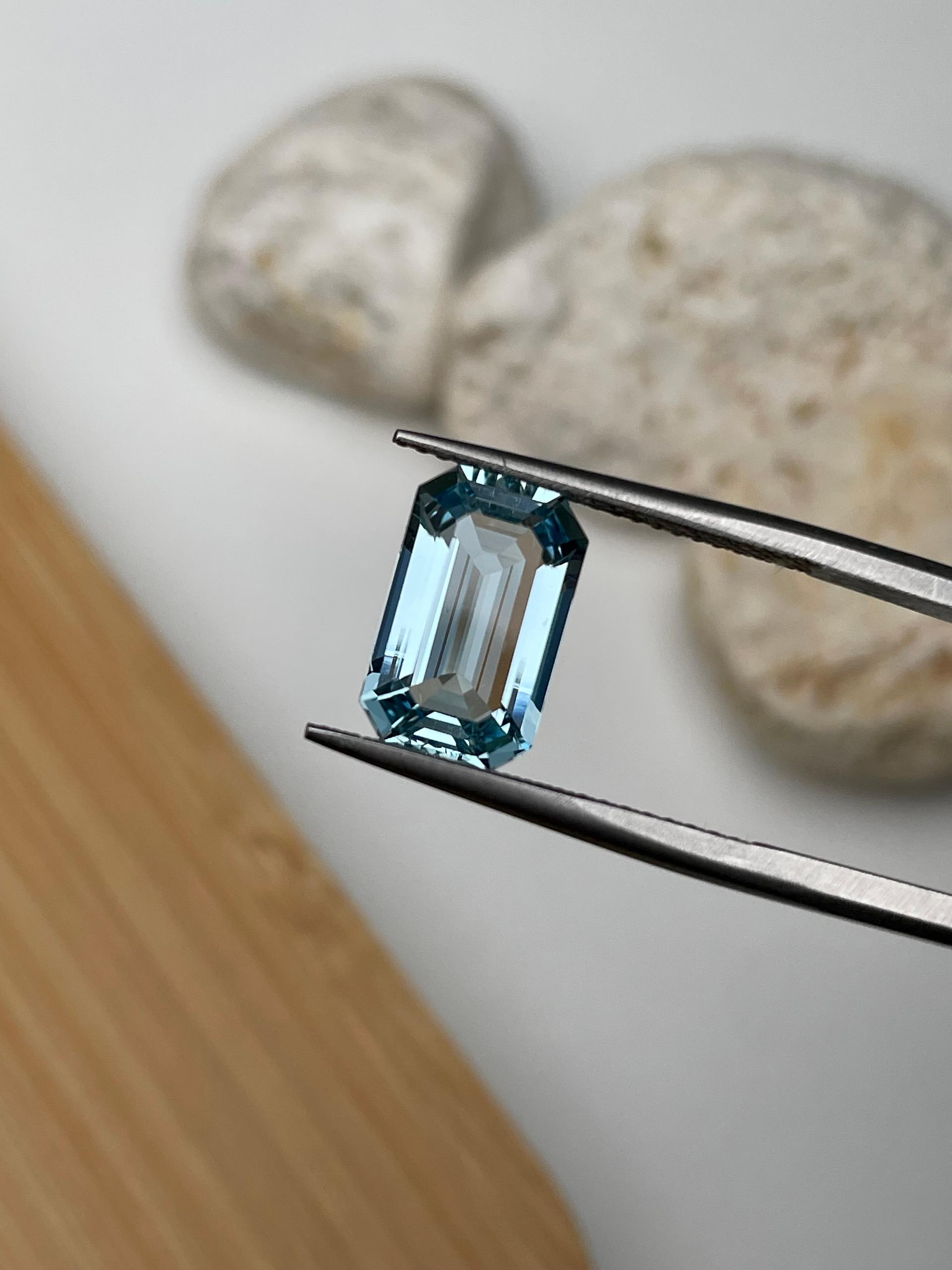 baby blue aquamarine, 3.08ct rectangular cut — view 5