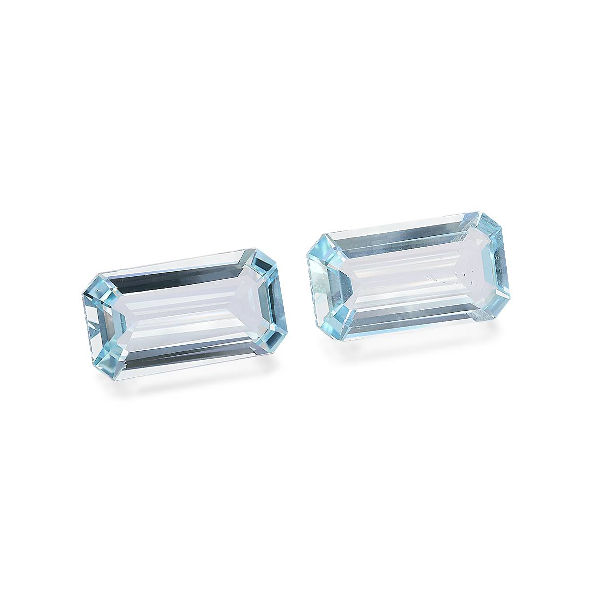sky blue aquamarine, 9.19ct rectangular cut — view 3