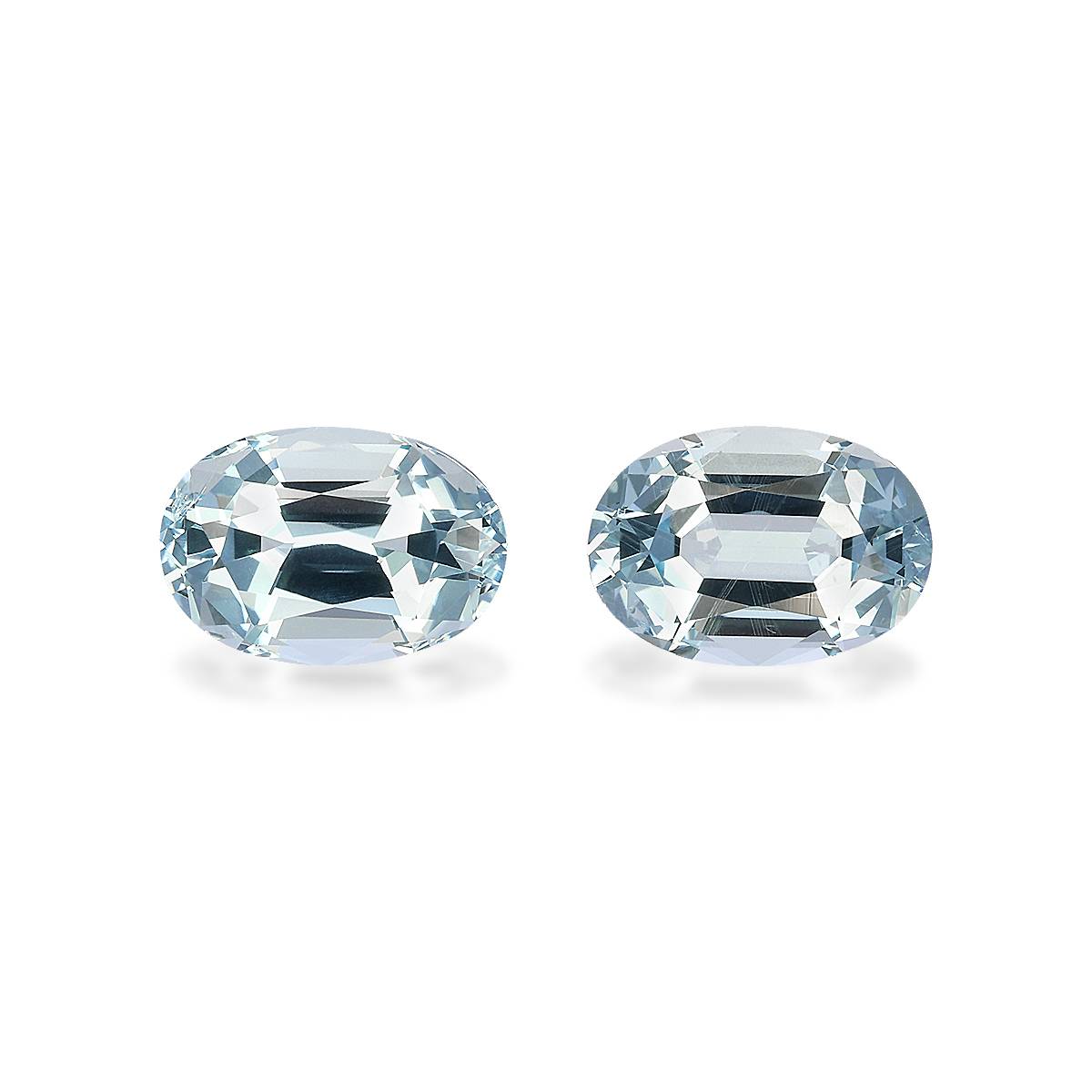sky blue aquamarine, 5.24ct oval cut — main view