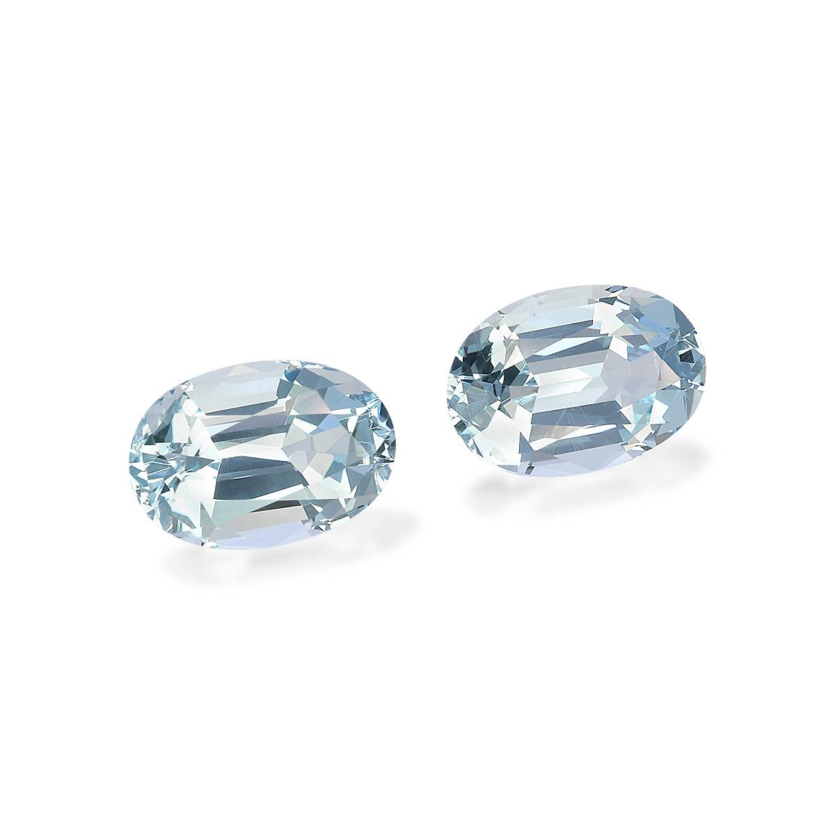 sky blue aquamarine, 5.24ct oval cut — view 3