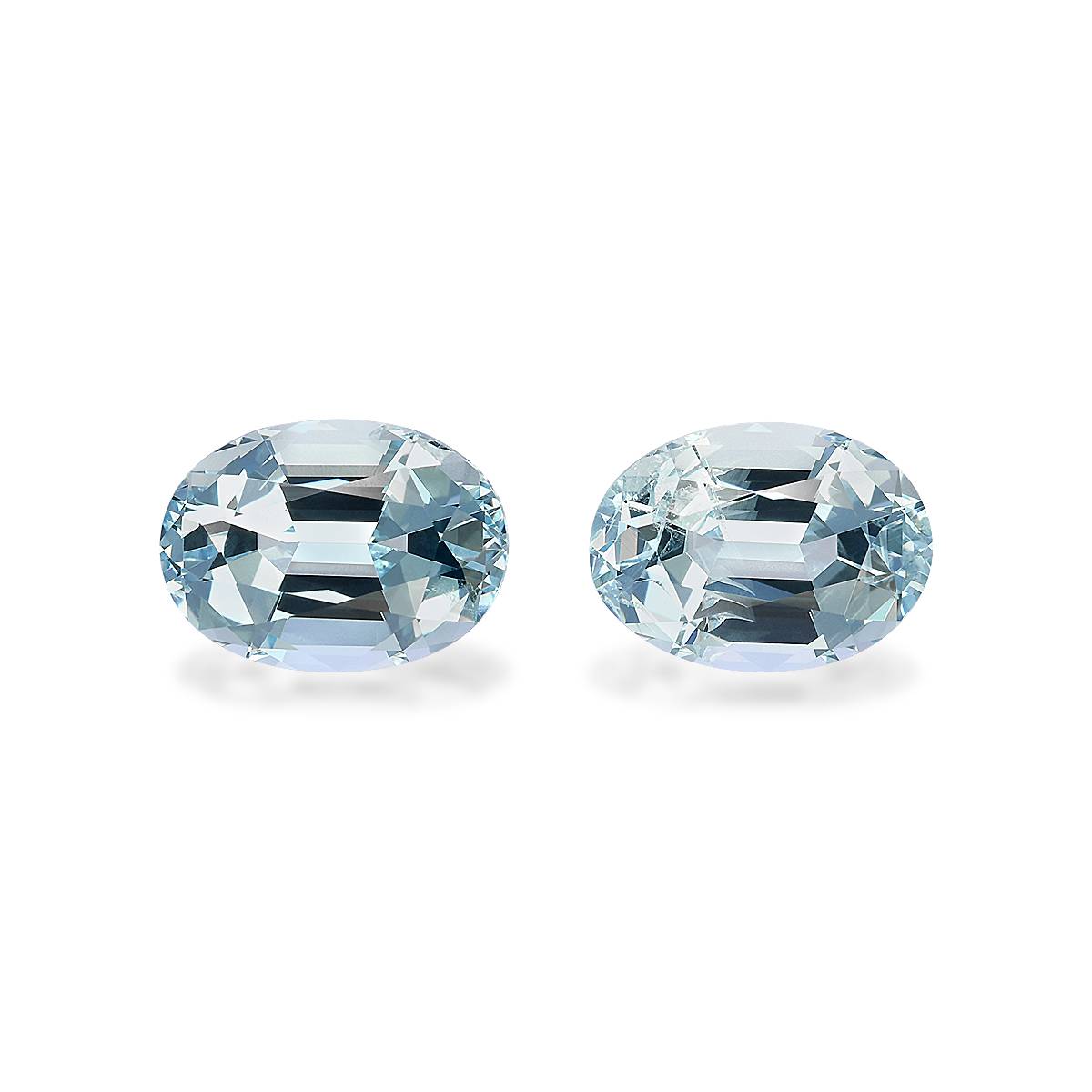 sky blue aquamarine, 4.73ct oval cut — main view