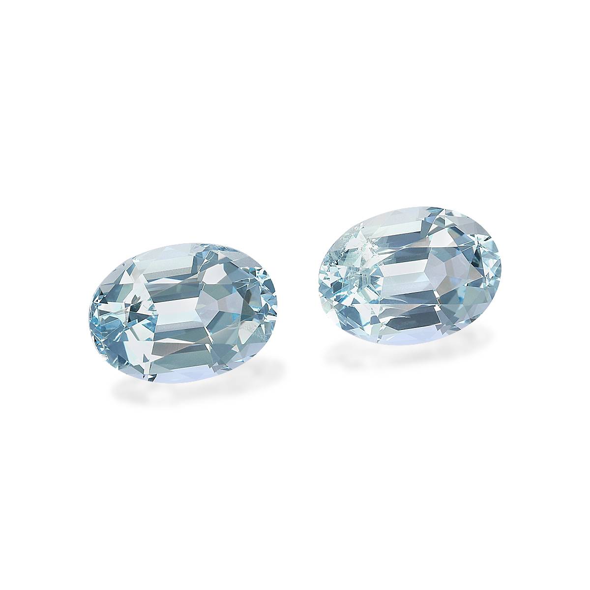 sky blue aquamarine, 4.73ct oval cut — view 3
