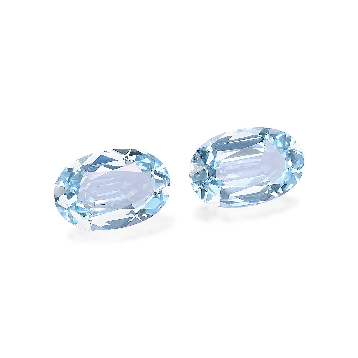 sky blue aquamarine, 5.47ct oval cut — view 3