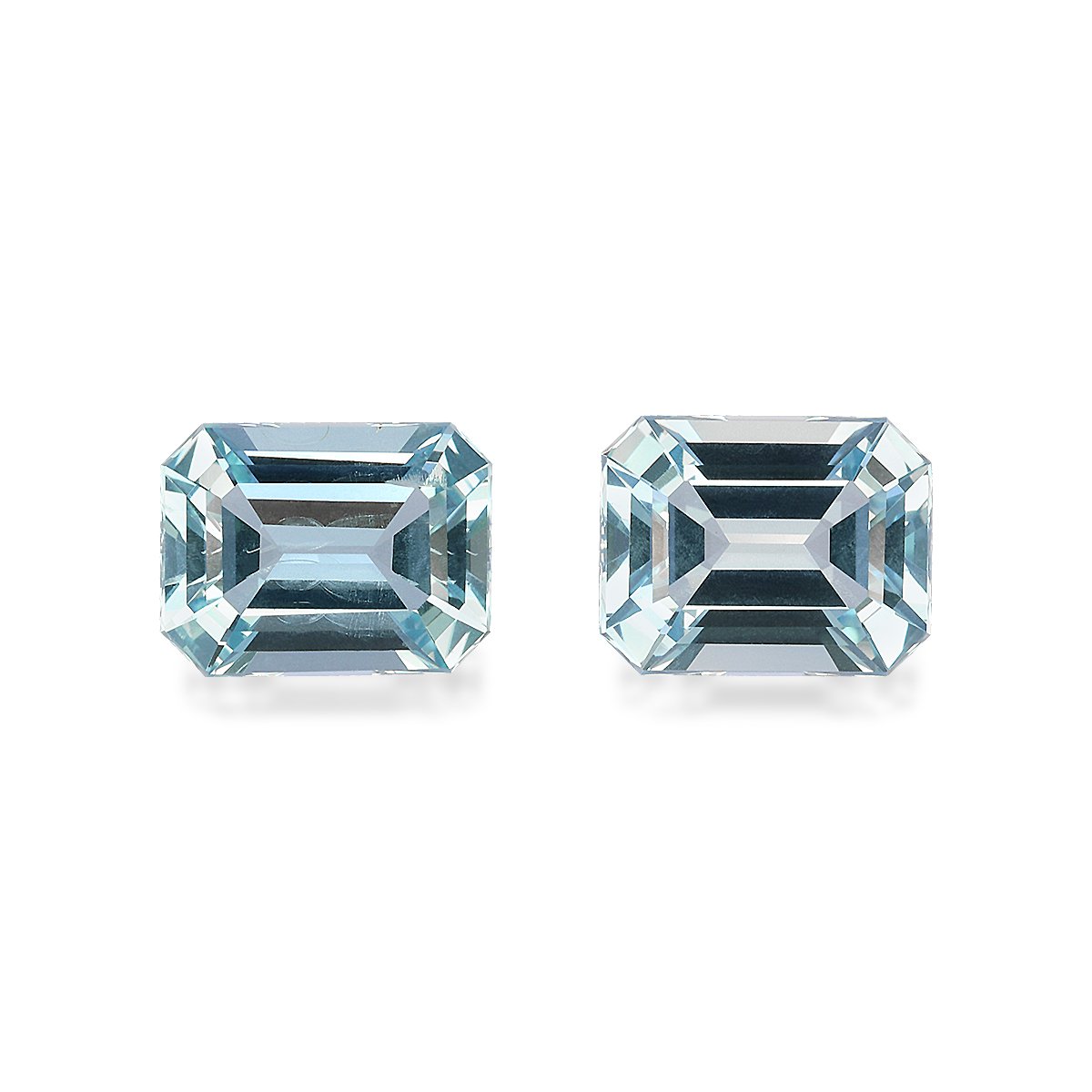 sky blue aquamarine, 4.08ct rectangular cut — main view