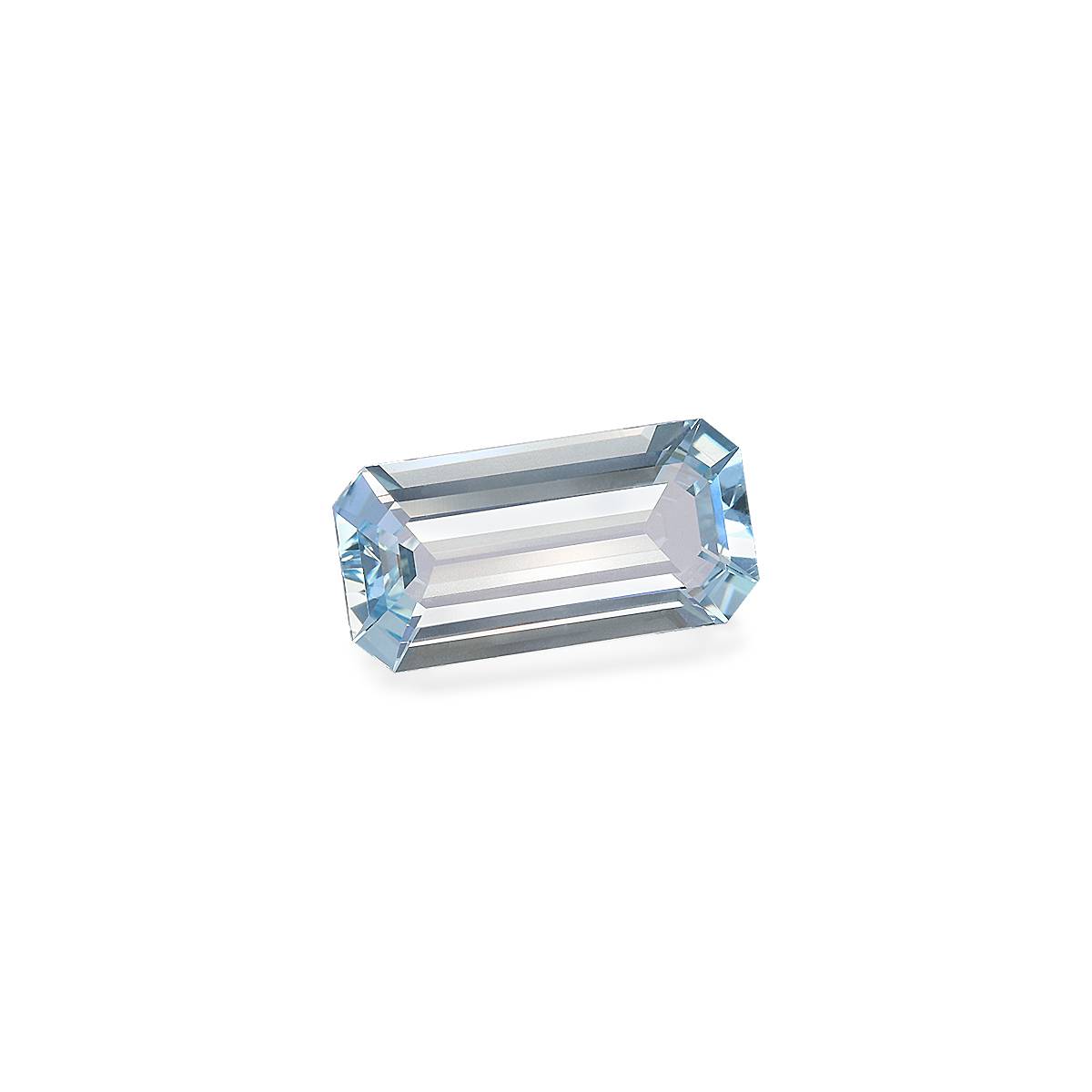 sky blue aquamarine, 3.86ct rectangular cut — view 3