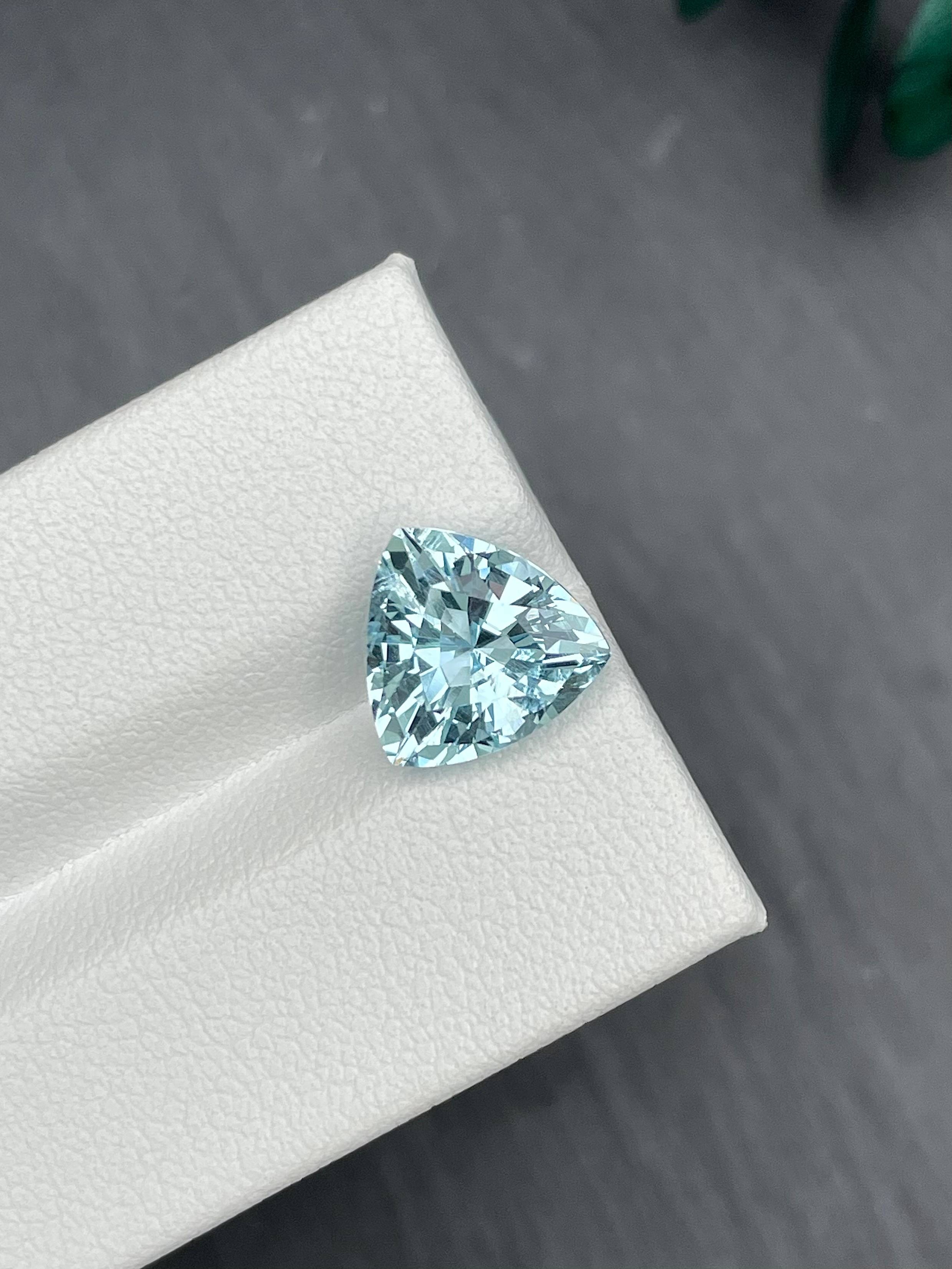 sky blue aquamarine, 3.11ct trilliant cut — view 5