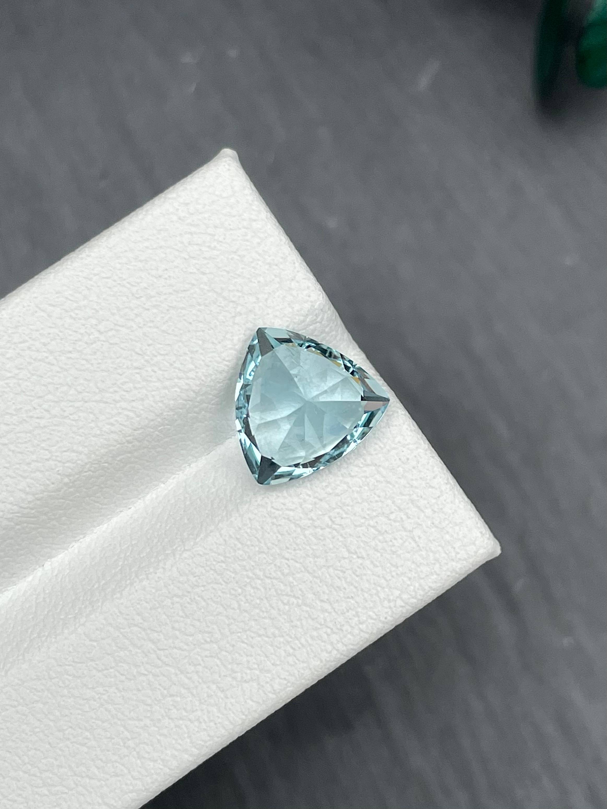 sky blue aquamarine, 3.11ct trilliant cut — view 6