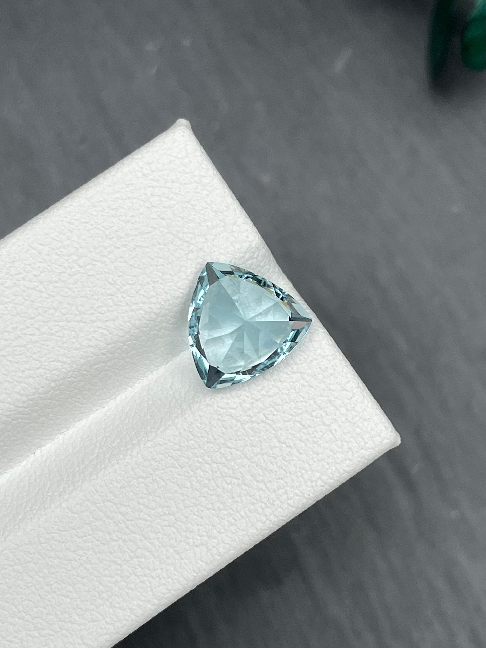 sky blue aquamarine, 3.11ct trilliant cut — view 6
