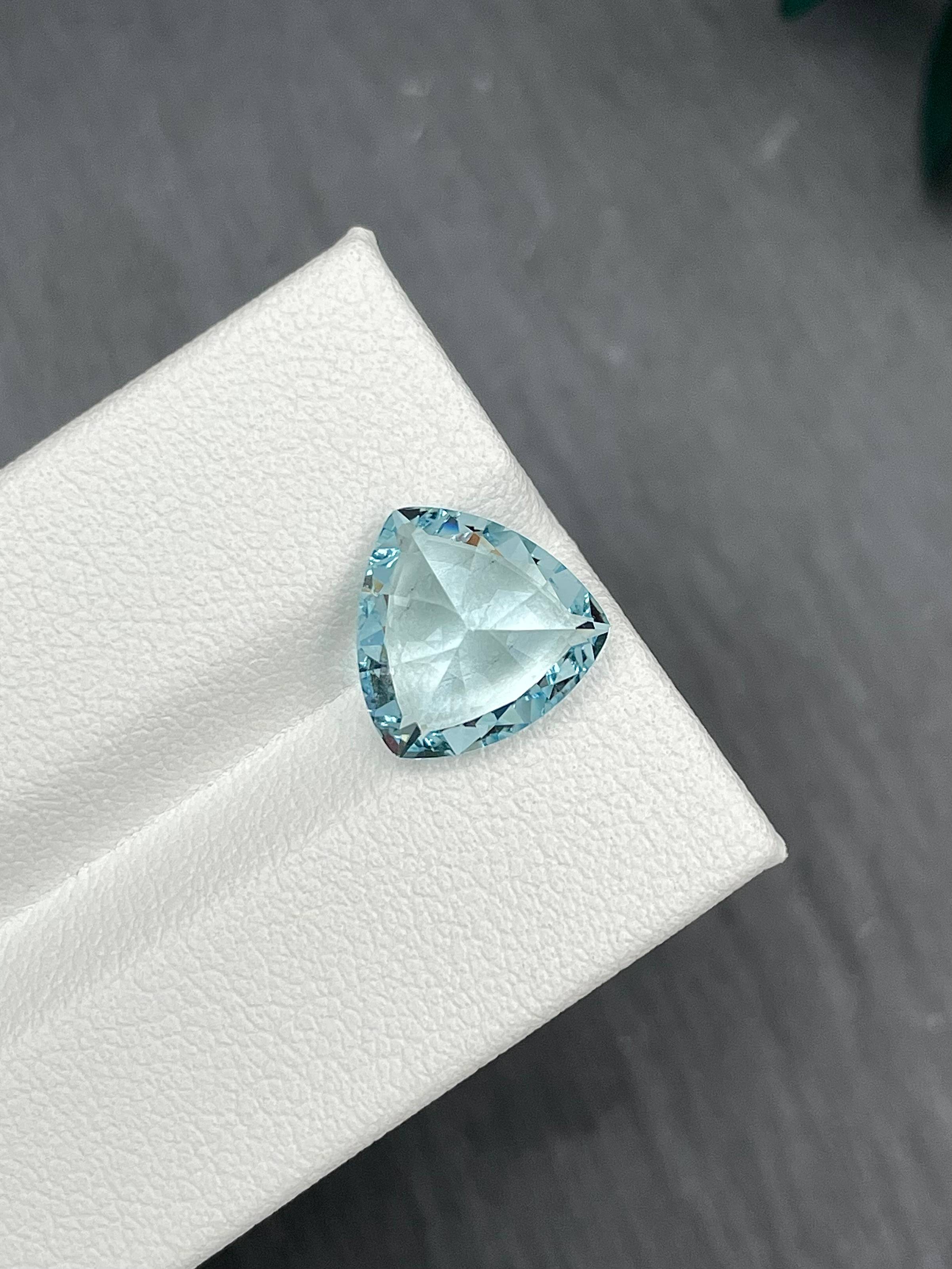 sky blue aquamarine, 3.19ct trilliant cut — view 6