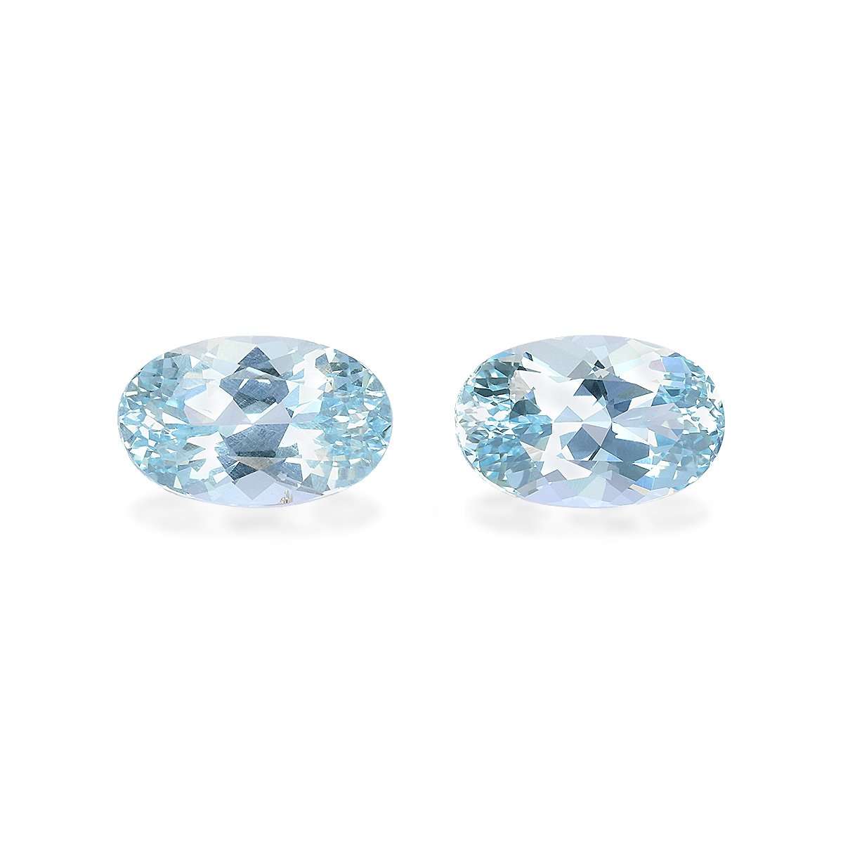 sky blue aquamarine, 5.2ct oval cut — main view