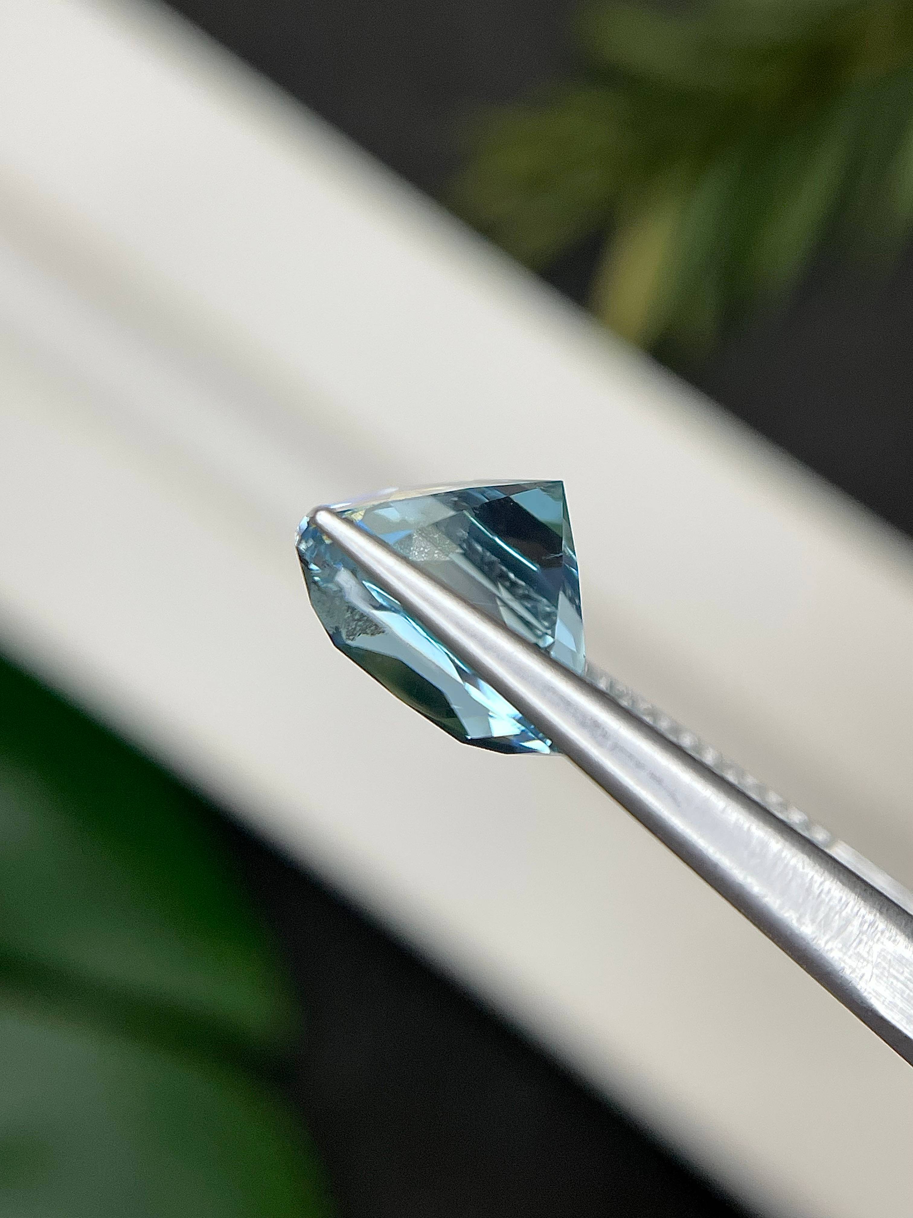 ice blue aquamarine, 4.22ct cushion cut — view 7