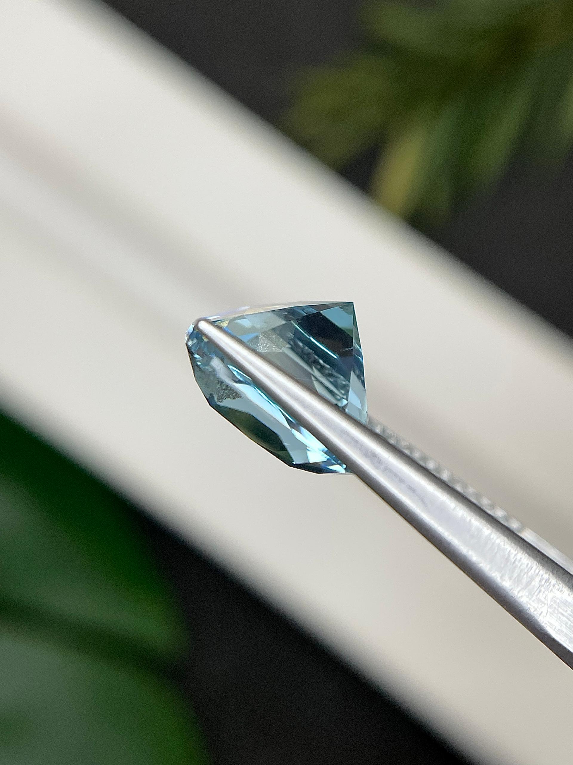 ice blue aquamarine, 4.22ct cushion cut — view 7