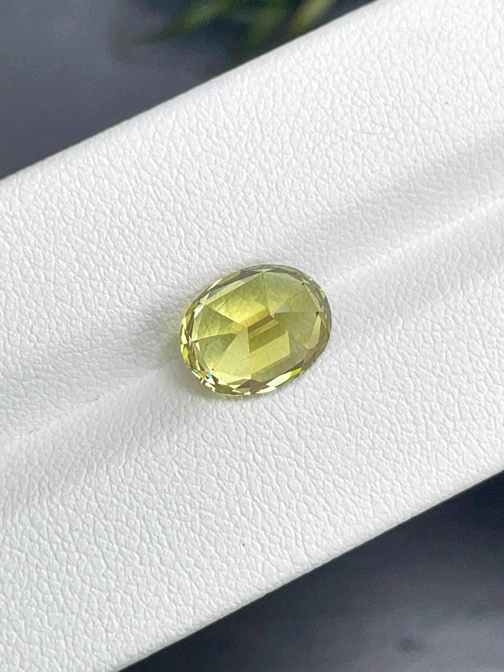 lemon yellow chrysoberyl, 3.99ct oval cut — view 6