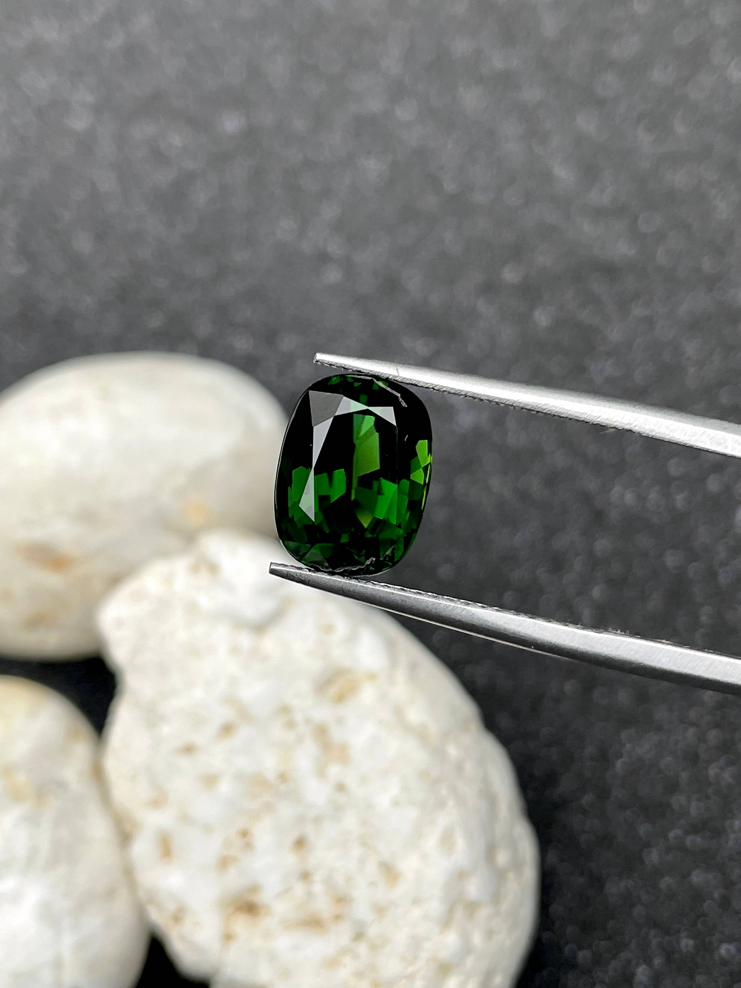 basil green chrome tourmaline, 4.47ct cushion cut — view 5