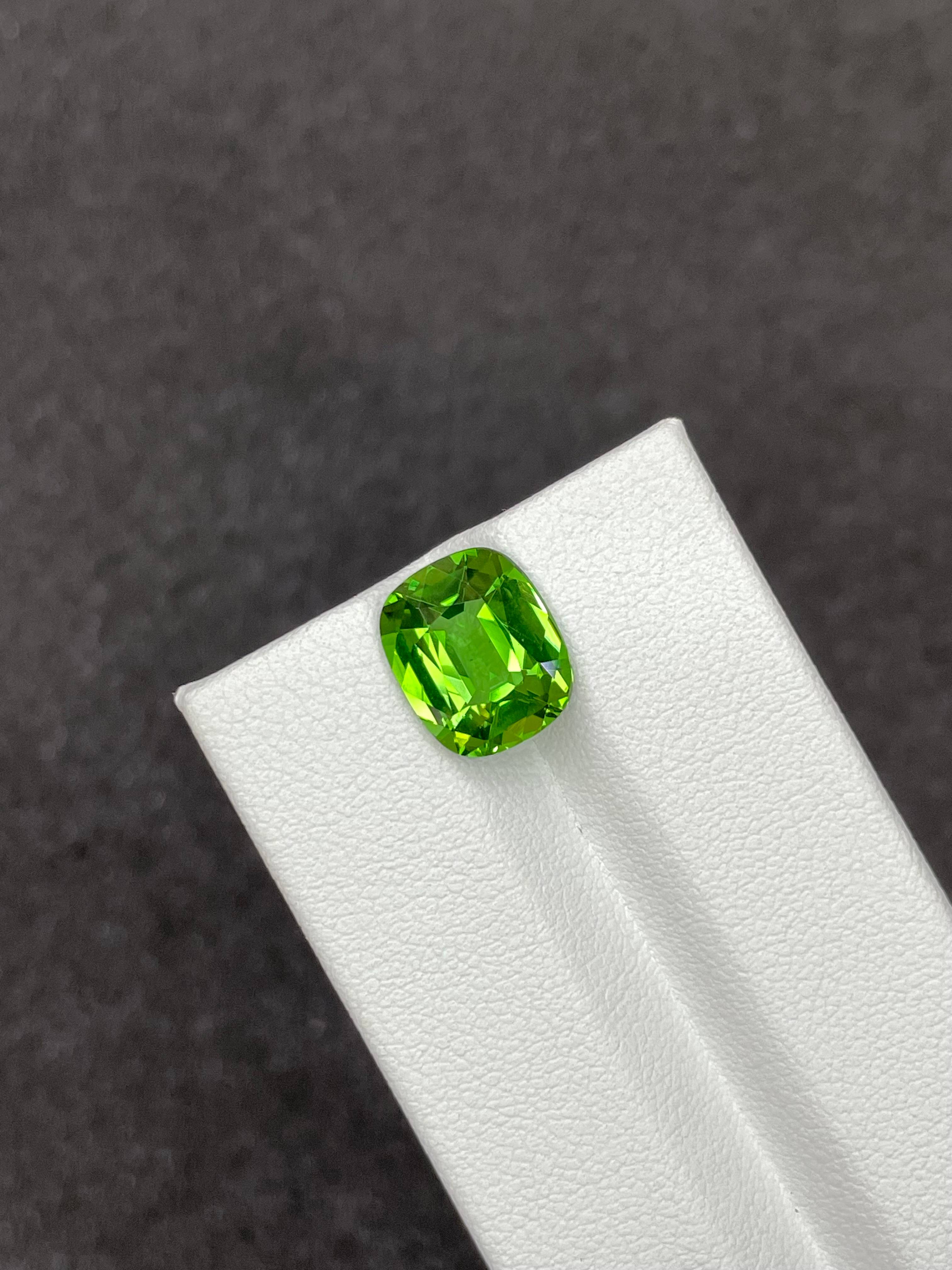 green chrome tourmaline, 3.71ct cushion cut — view 5