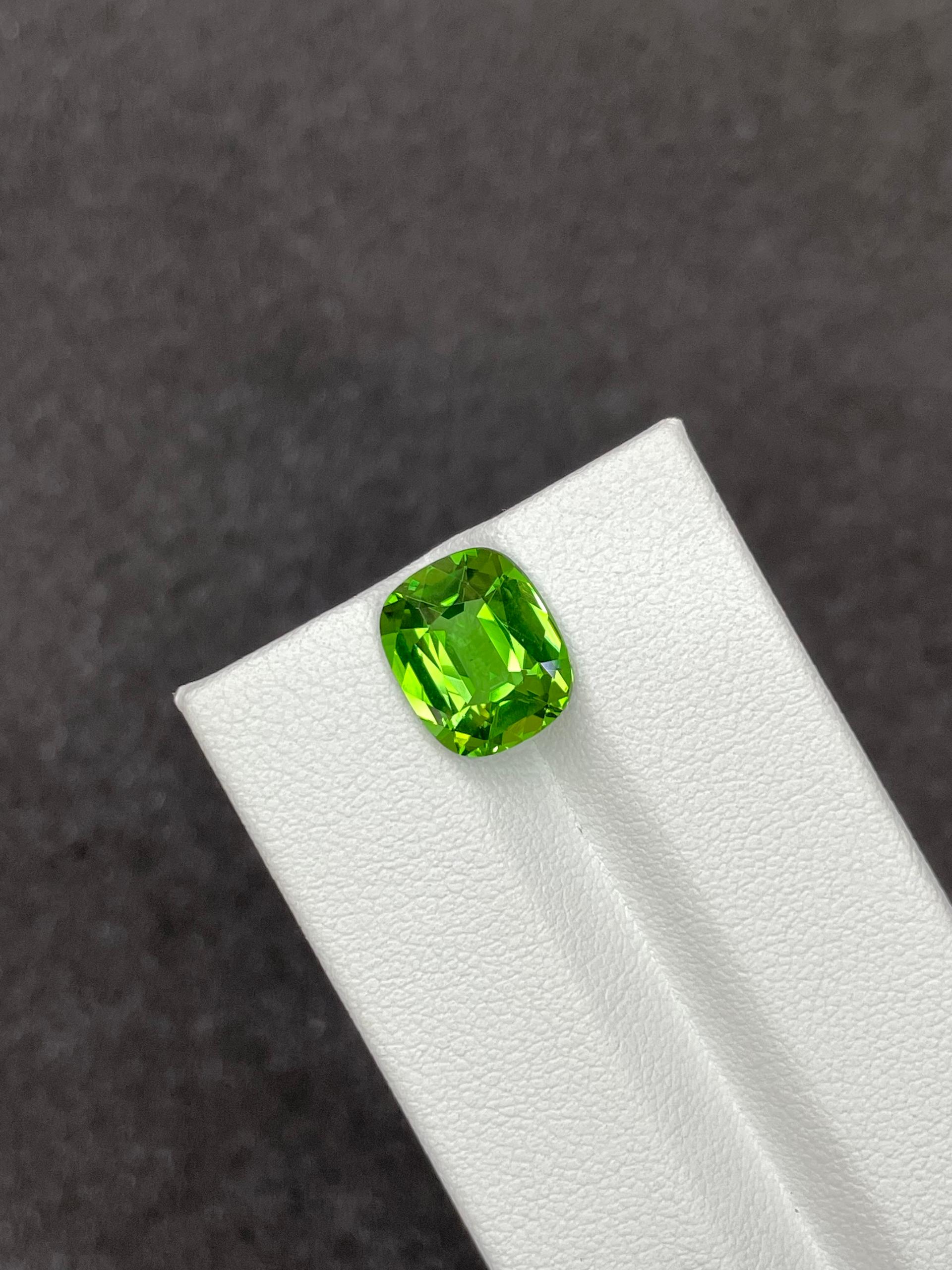 green chrome tourmaline, 3.71ct cushion cut — view 5